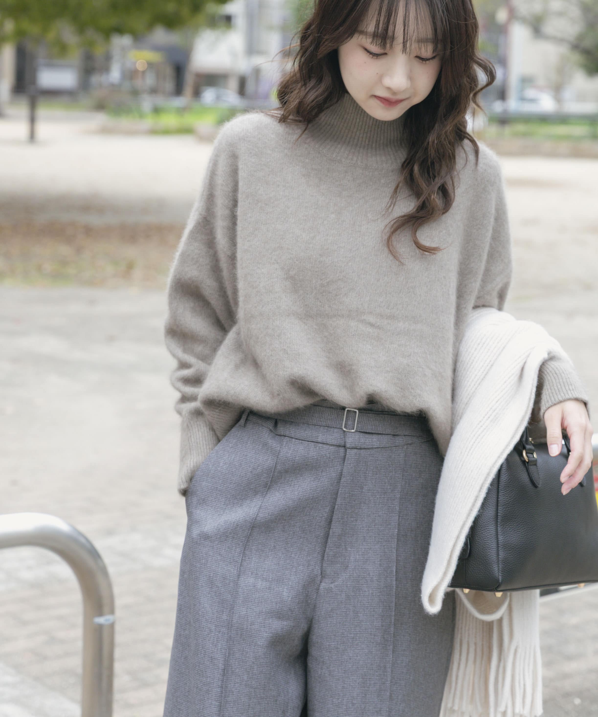 ラクーンハイネックビッグニット