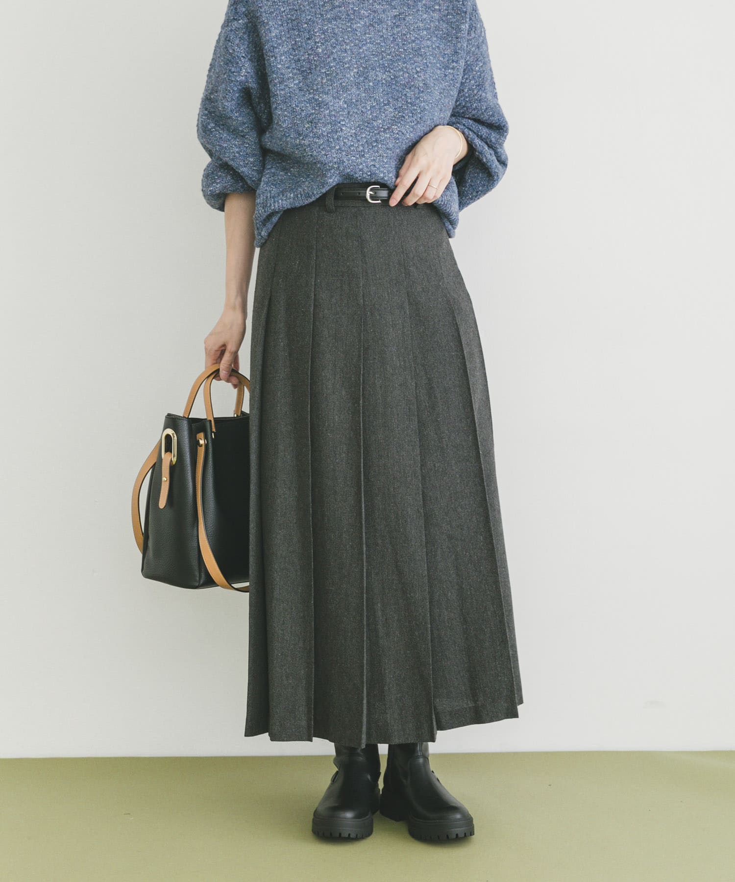 ベルト付きプリーツスカート