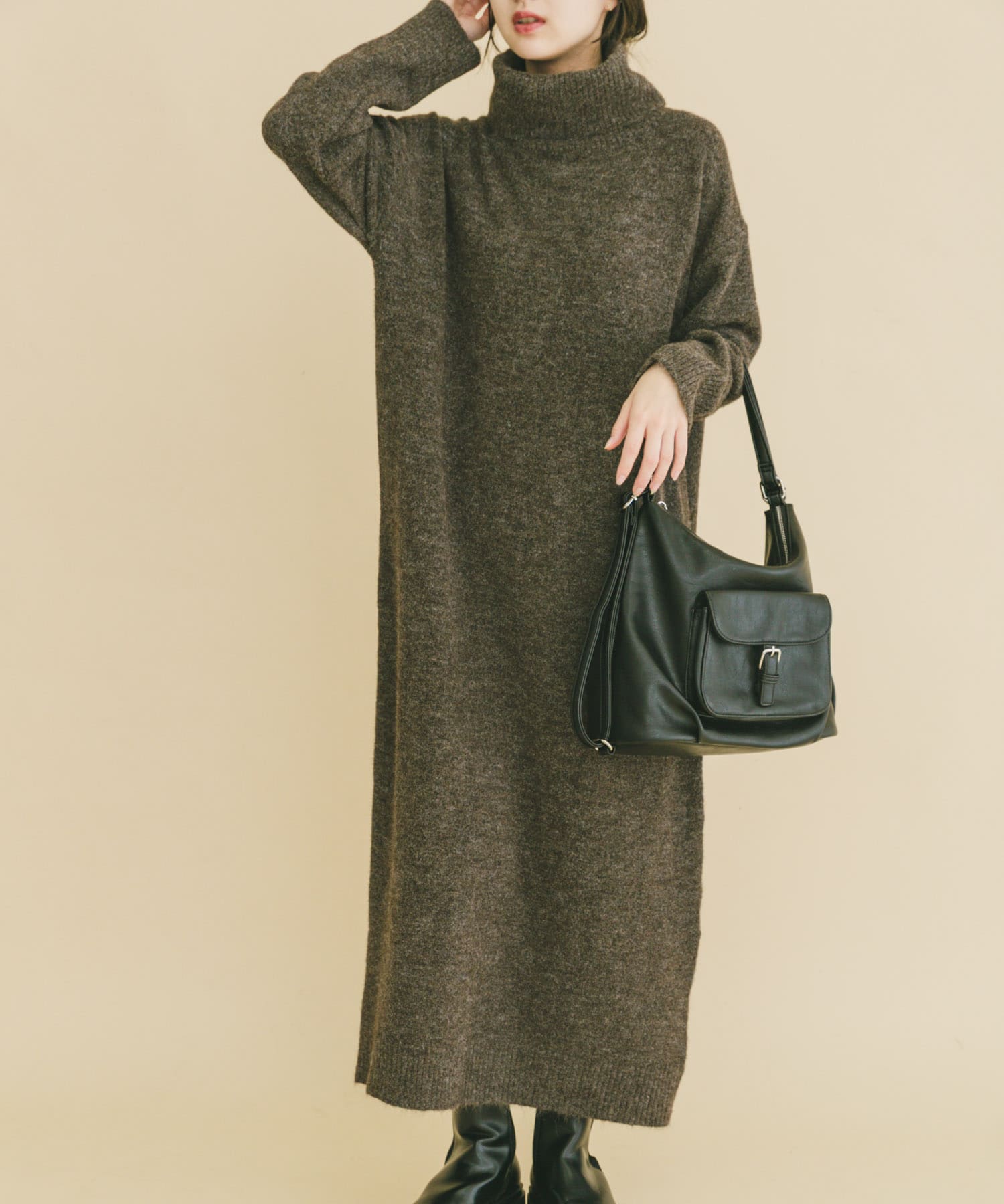 タートルネックニットワンピース