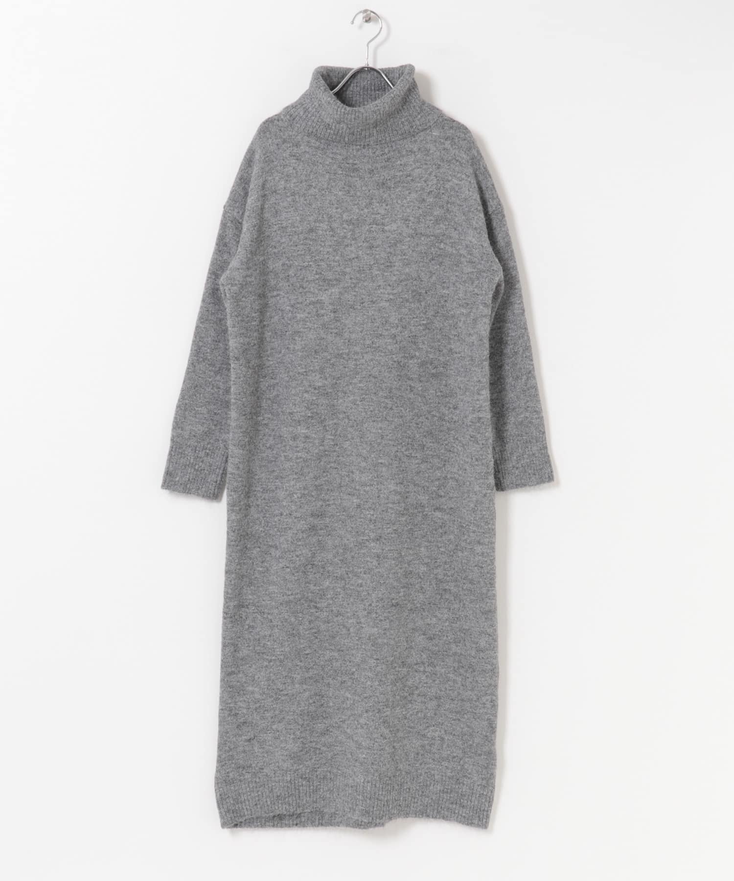 タートルネックニットワンピース