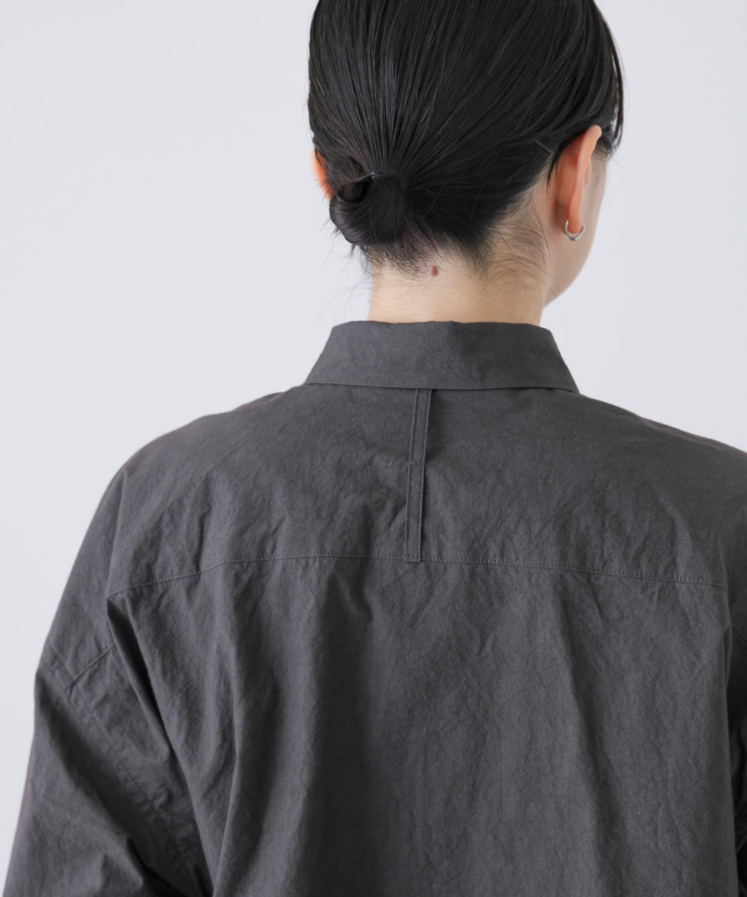 『ユニセックス』コットンレギュラーカラーボックスシャツ CHARCOAL 1