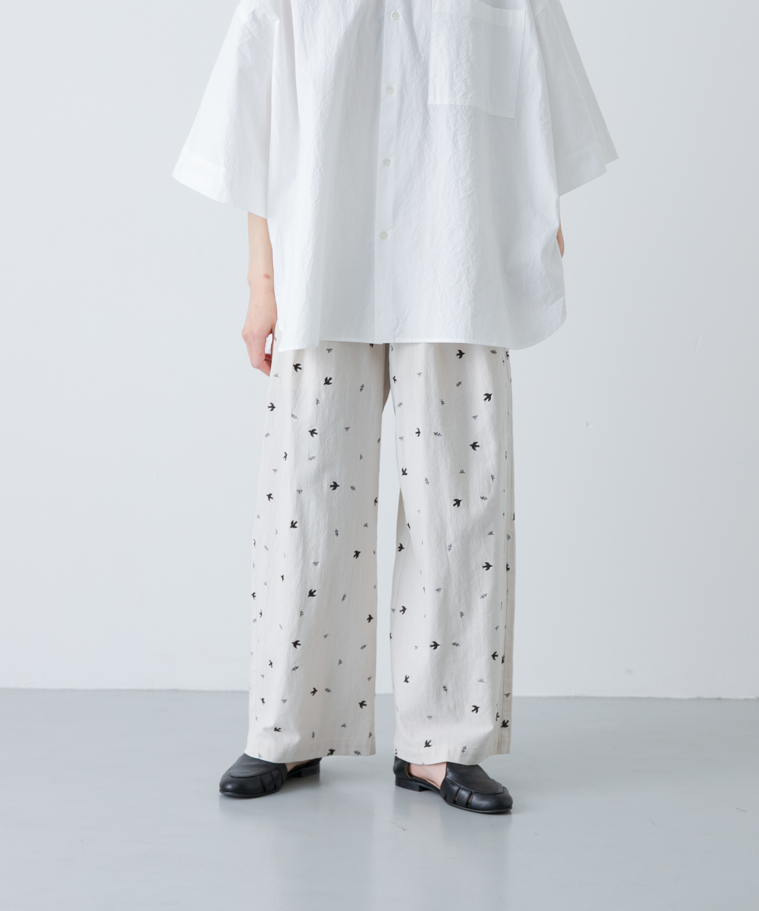 ツバメ刺繍イージーパンツ