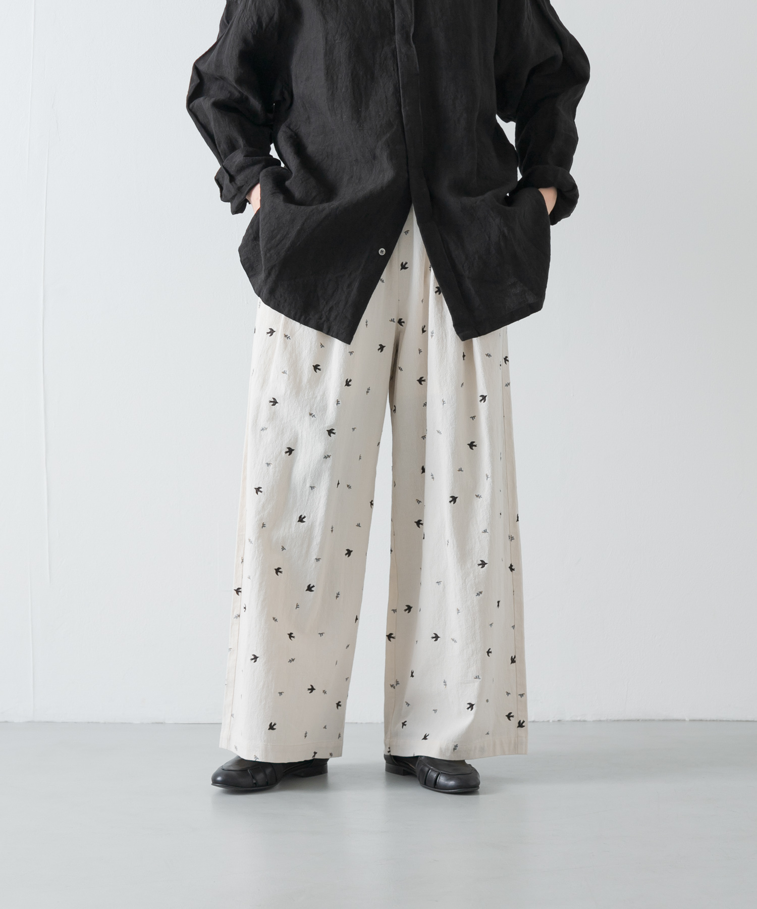 ツバメ刺繍イージーパンツ