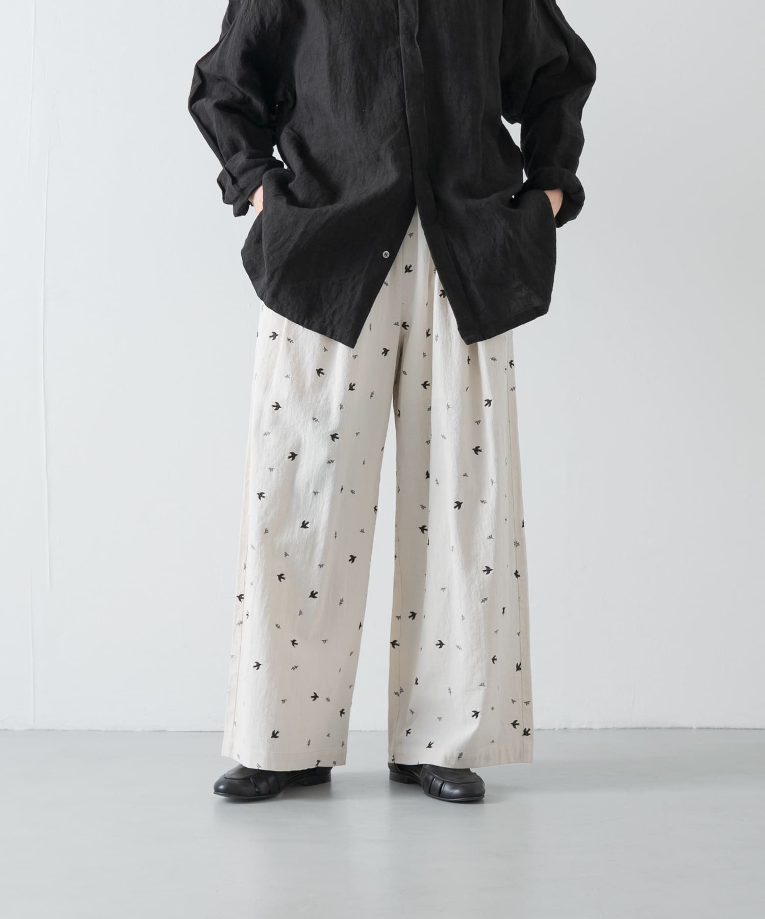 ツバメ刺繍イージーパンツ