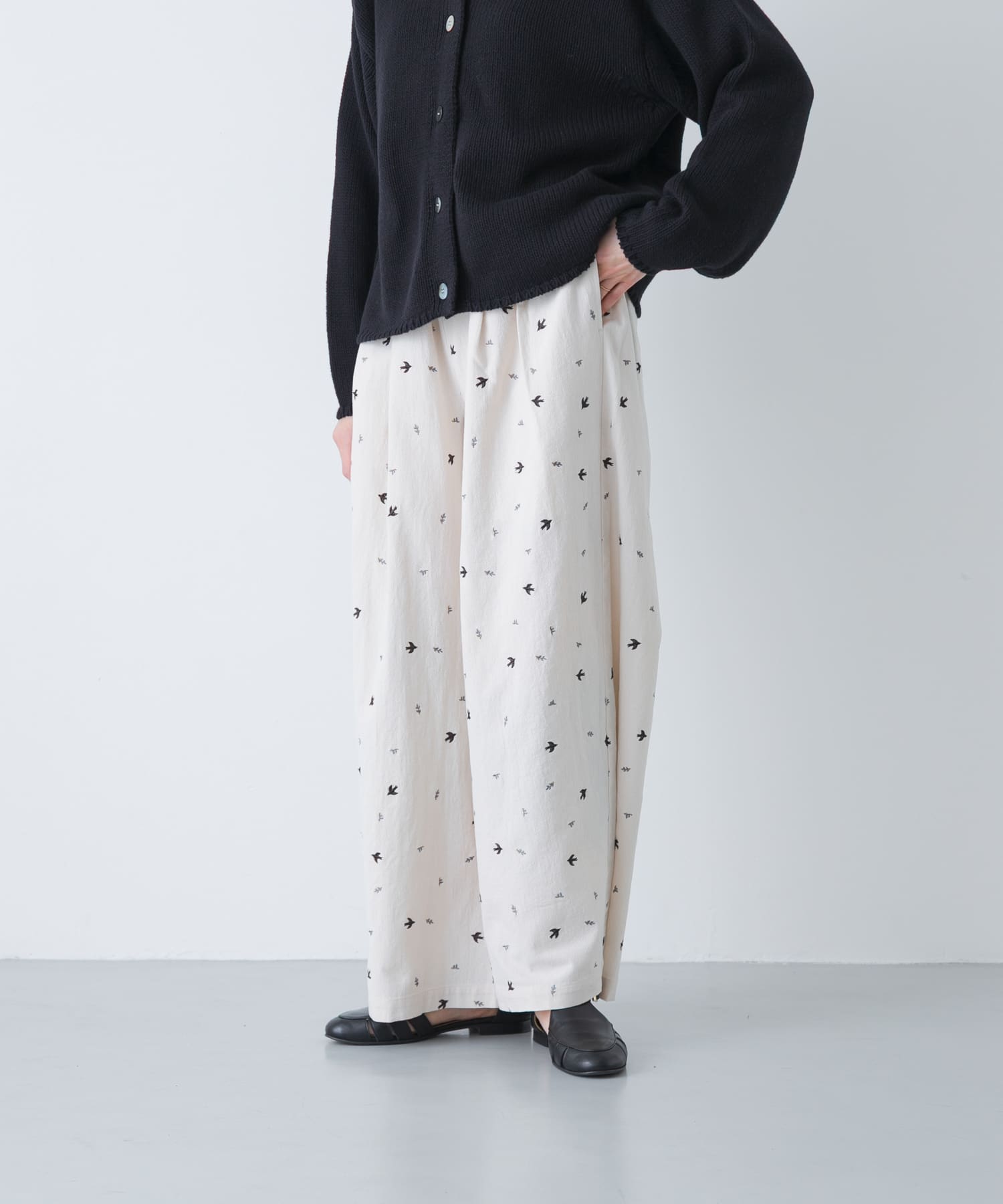 ツバメ刺繍イージーパンツ