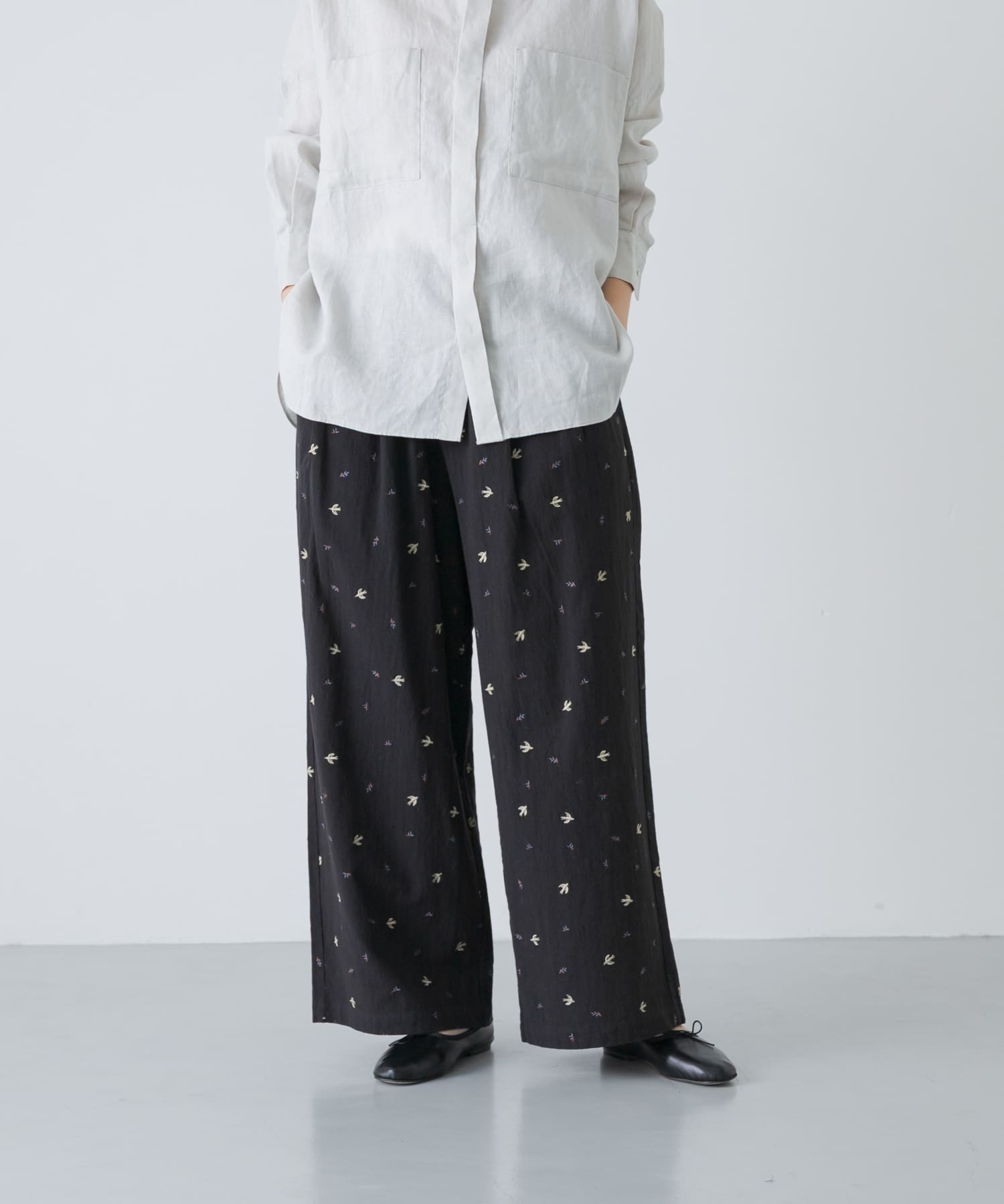 ツバメ刺繍イージーパンツ