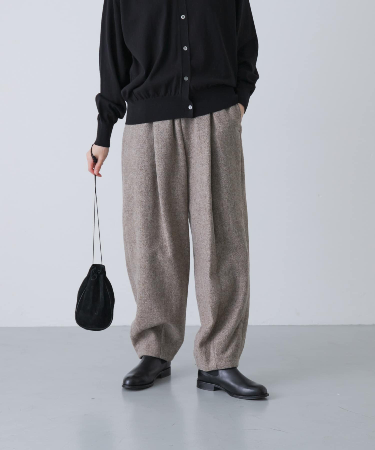 Wool tapered pants