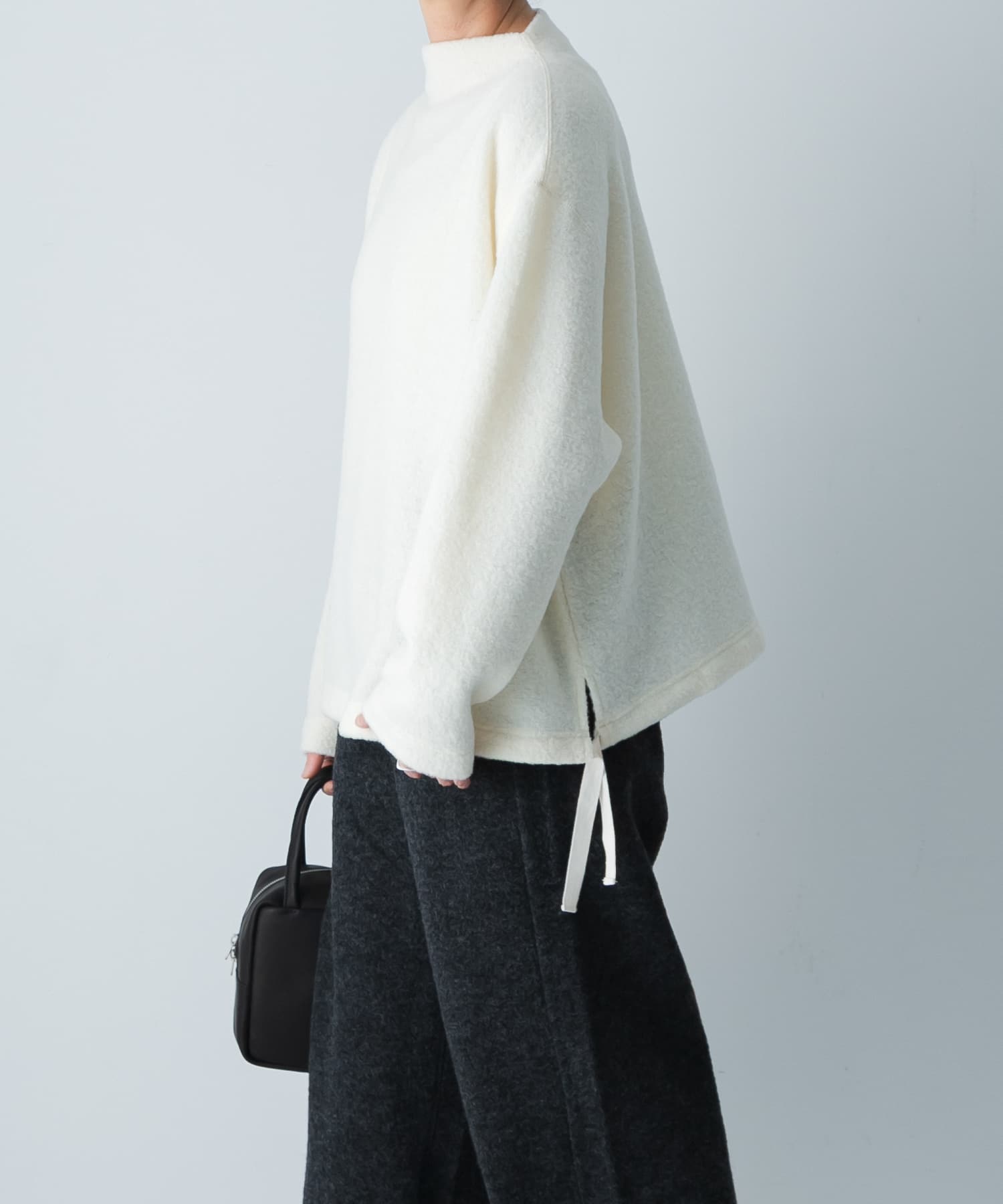 ウールループボトルネックプルオーバー