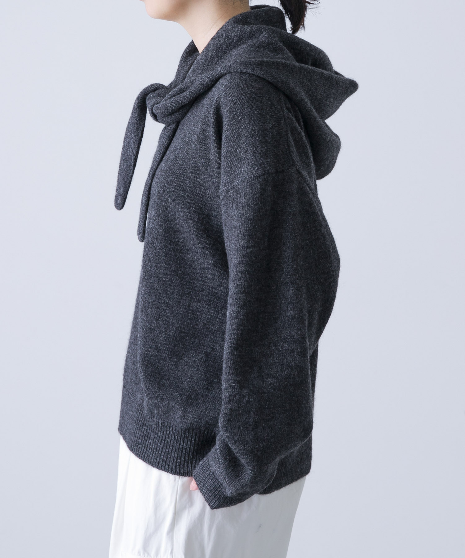 ヤクウールVネックニット(Free CHARCOAL): トップス｜URBAN RESEARCH