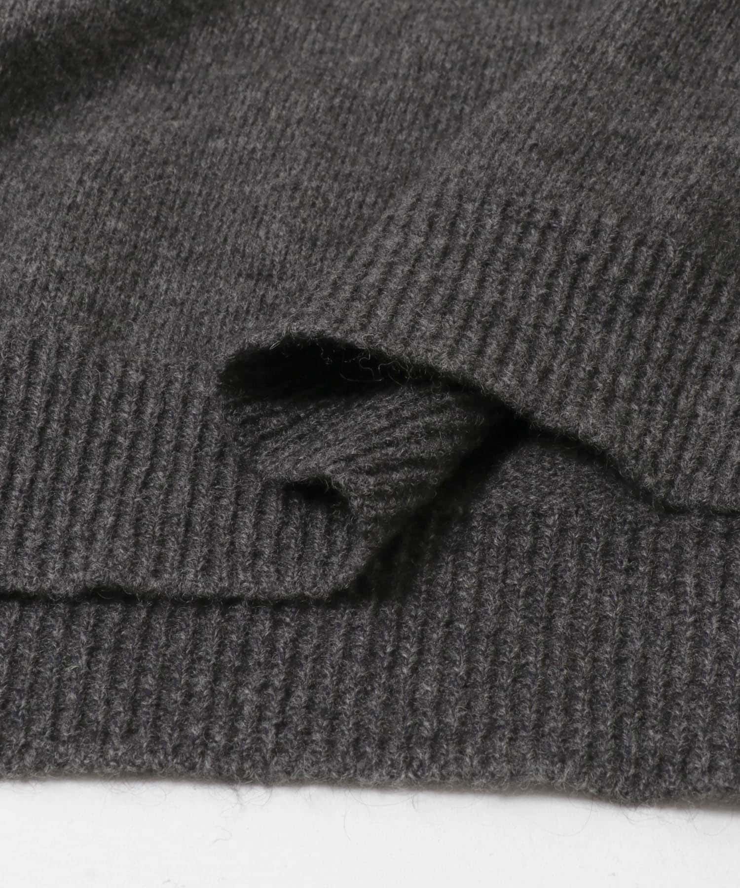 ヤクウールVネックニット CHARCOAL Free