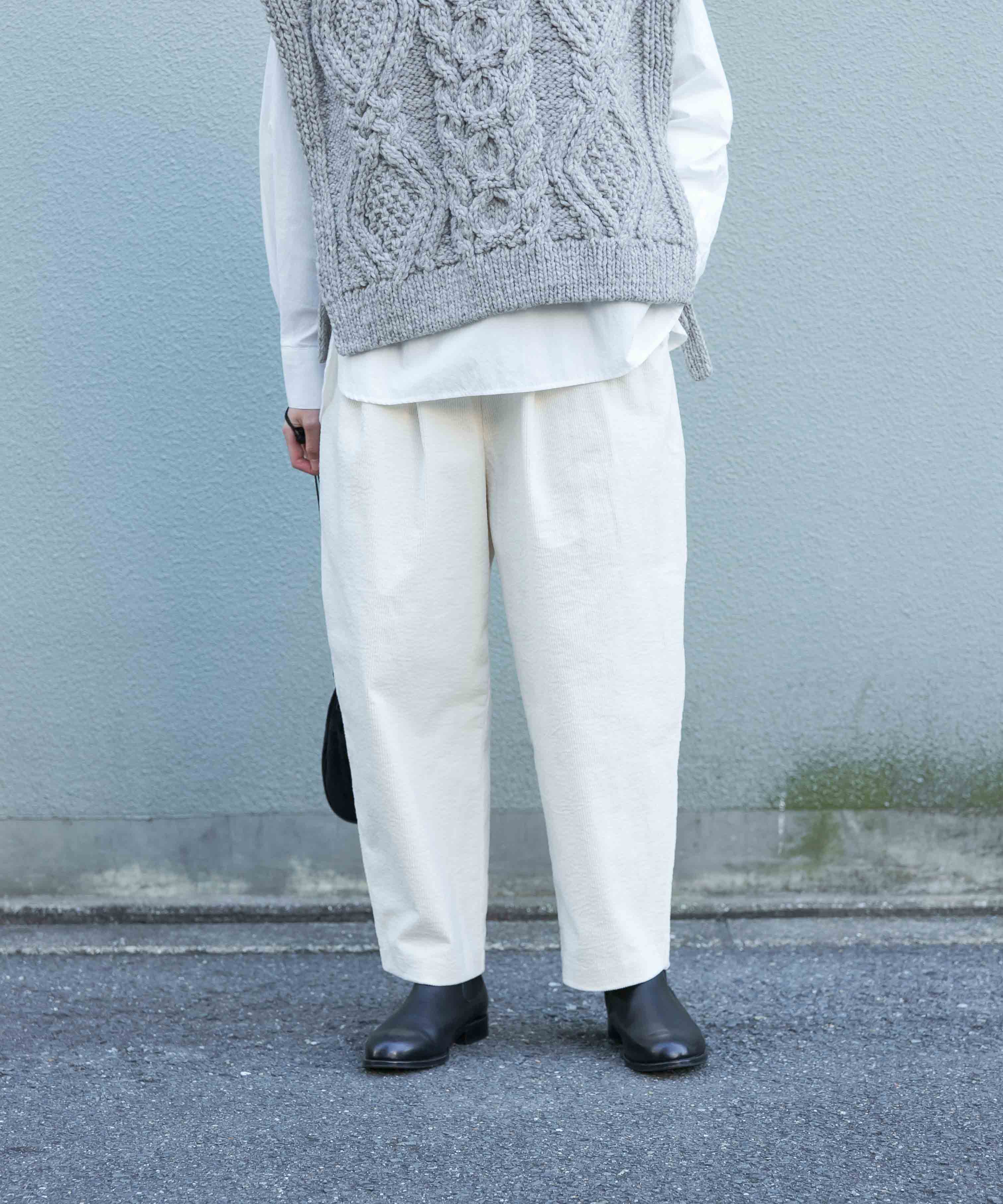 コーデュロイテーパードパンツ