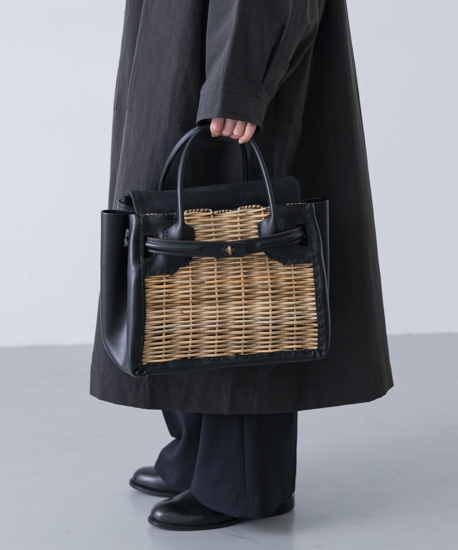 eb.a.gos　オイルショルダー・ベルトバッグ