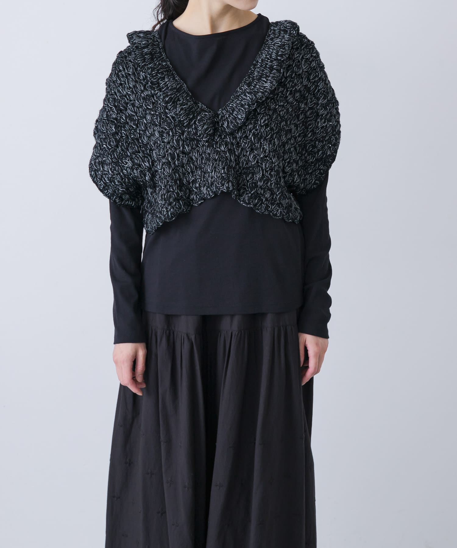 BUNON　Hand Crochet Ruffle Gilet