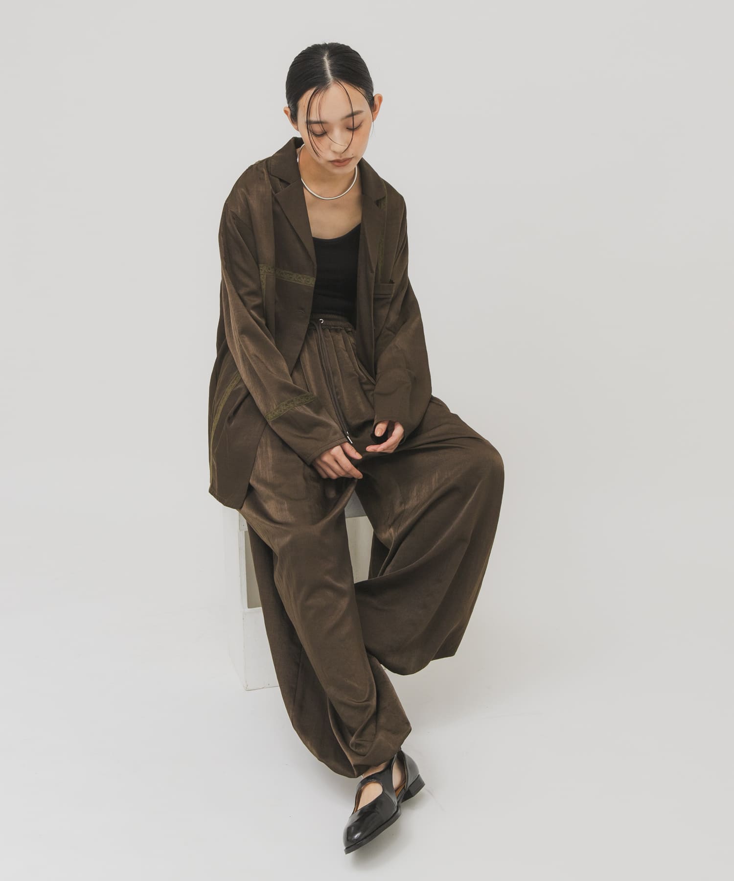 D.KHAKI