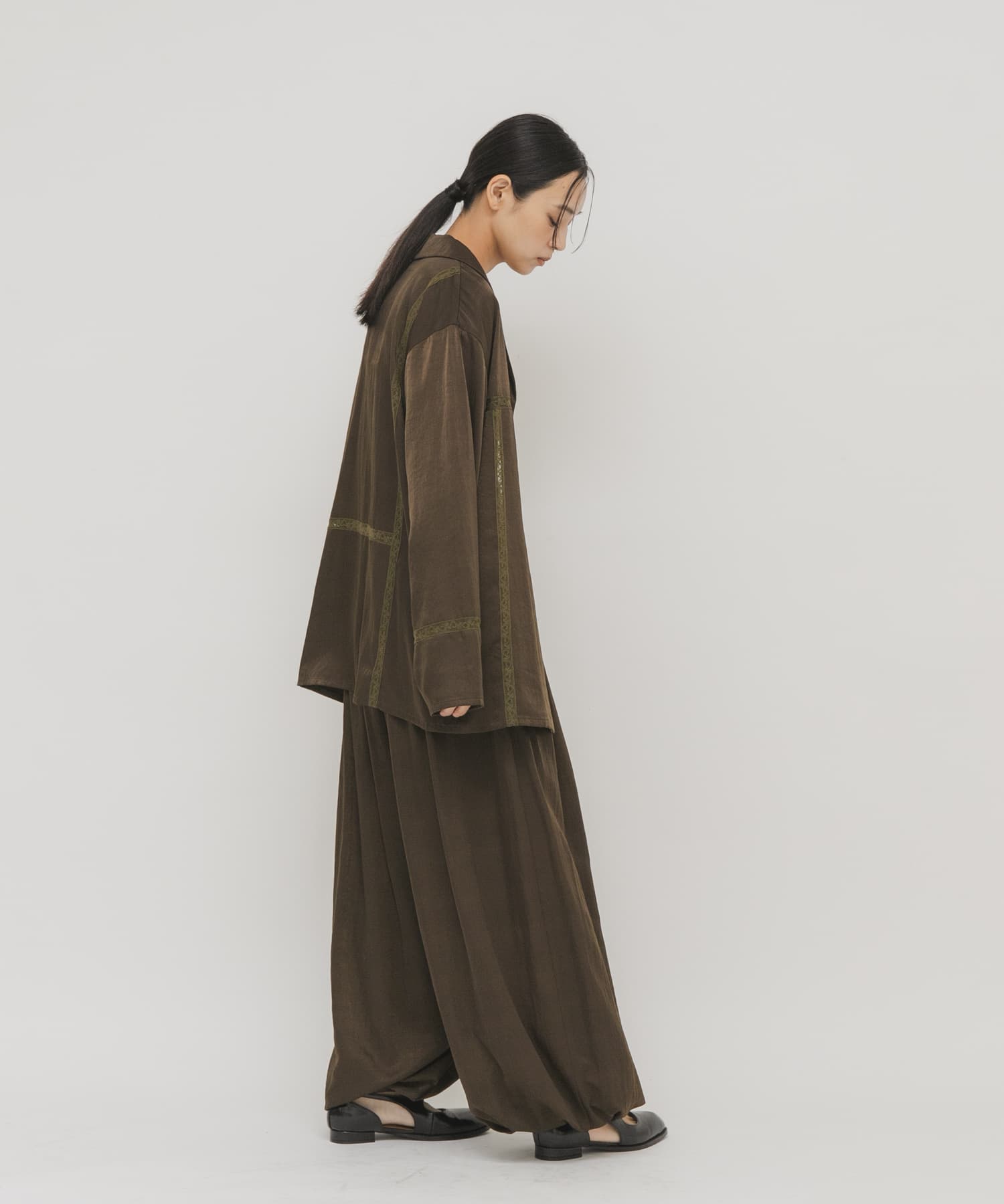 D.KHAKI