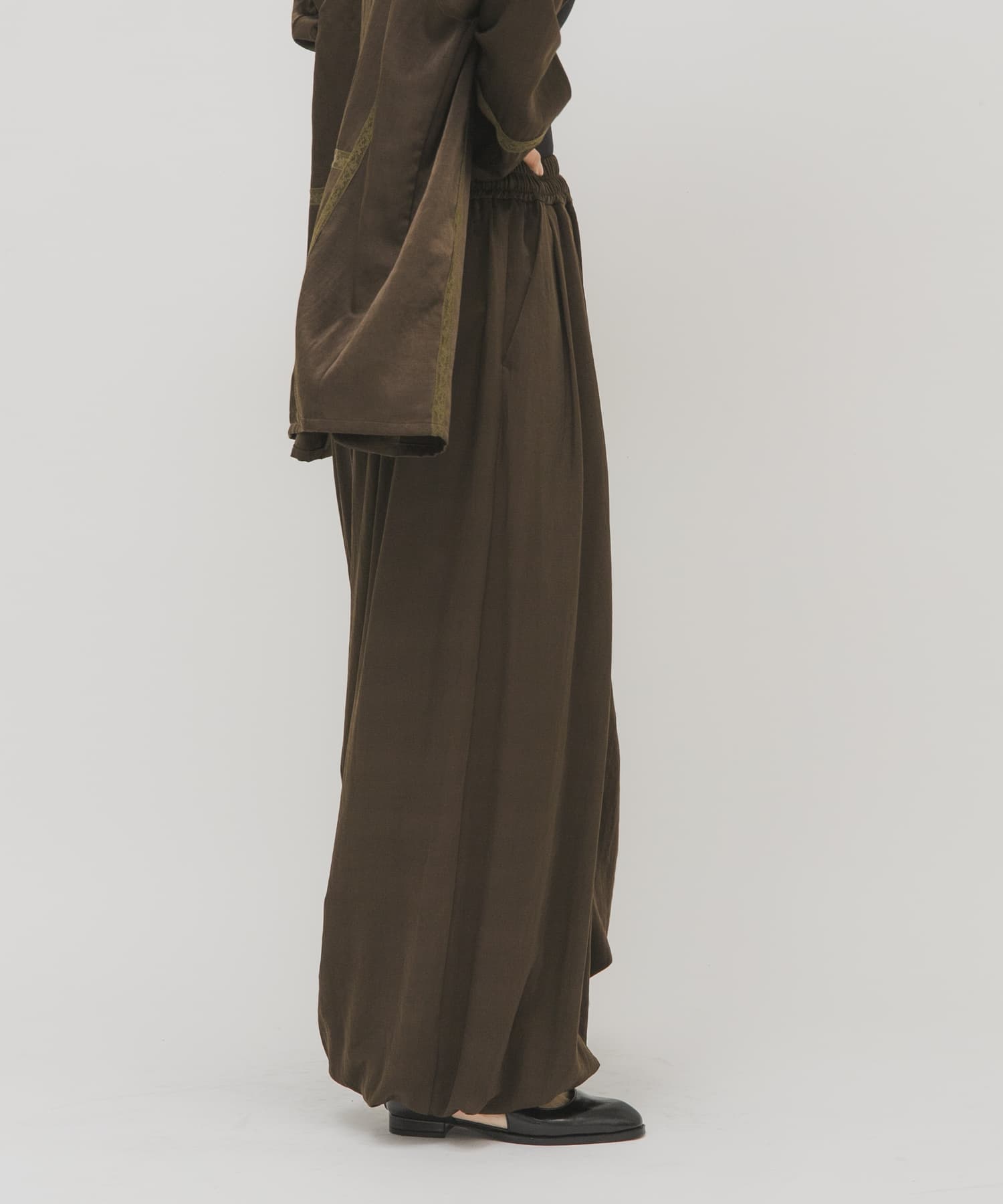 D.KHAKI