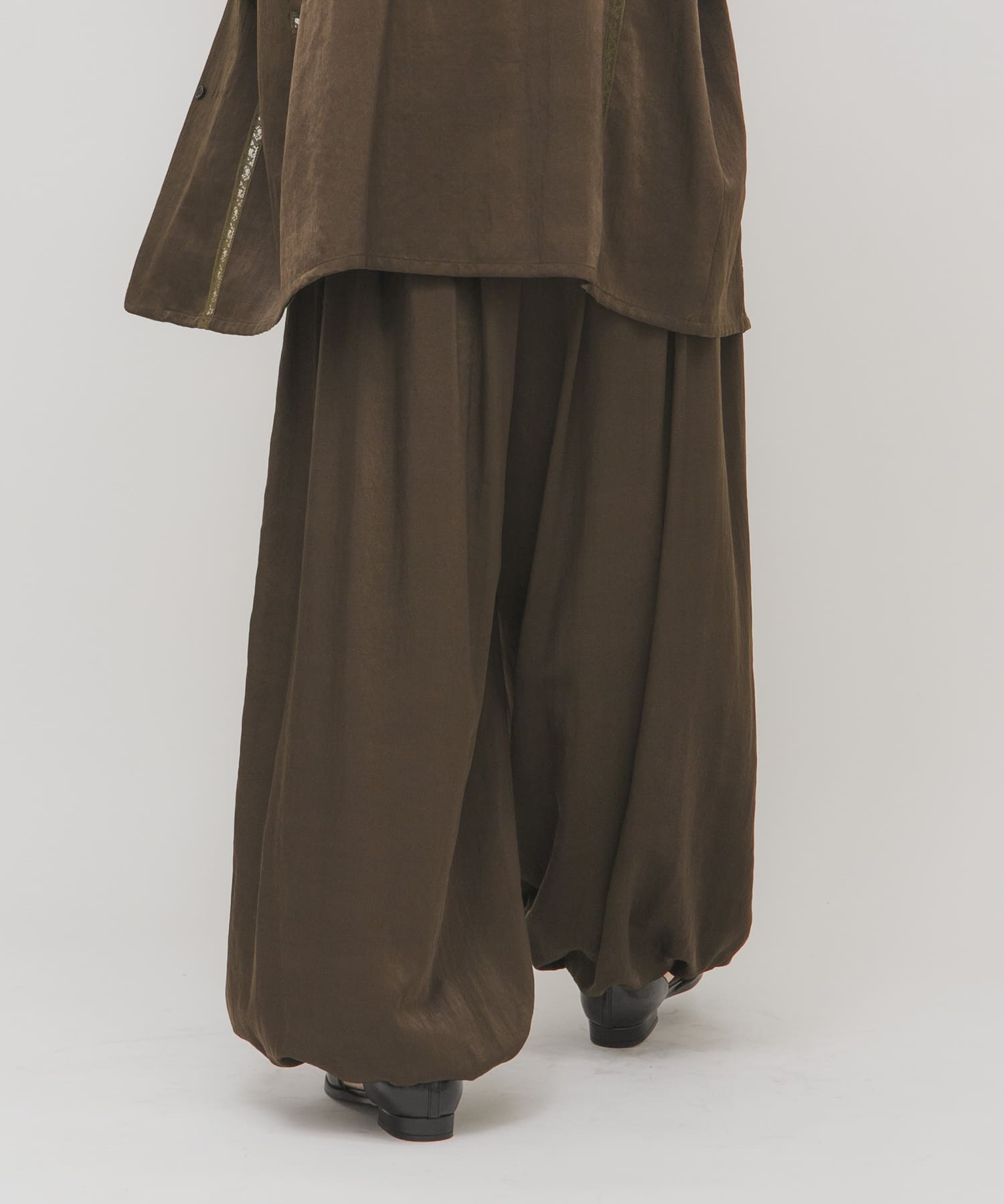 D.KHAKI