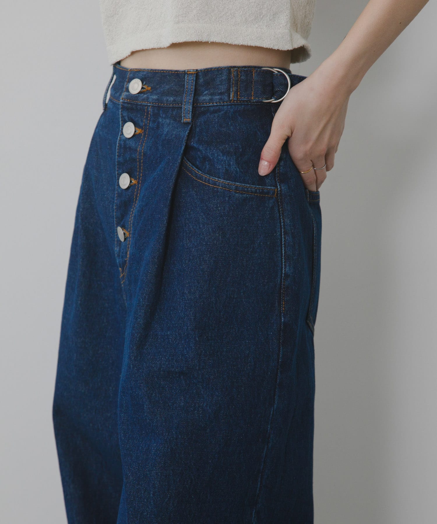 3サイズ展開』タックボタンアップデニム(34 L.BLUE): ボトム｜URBAN