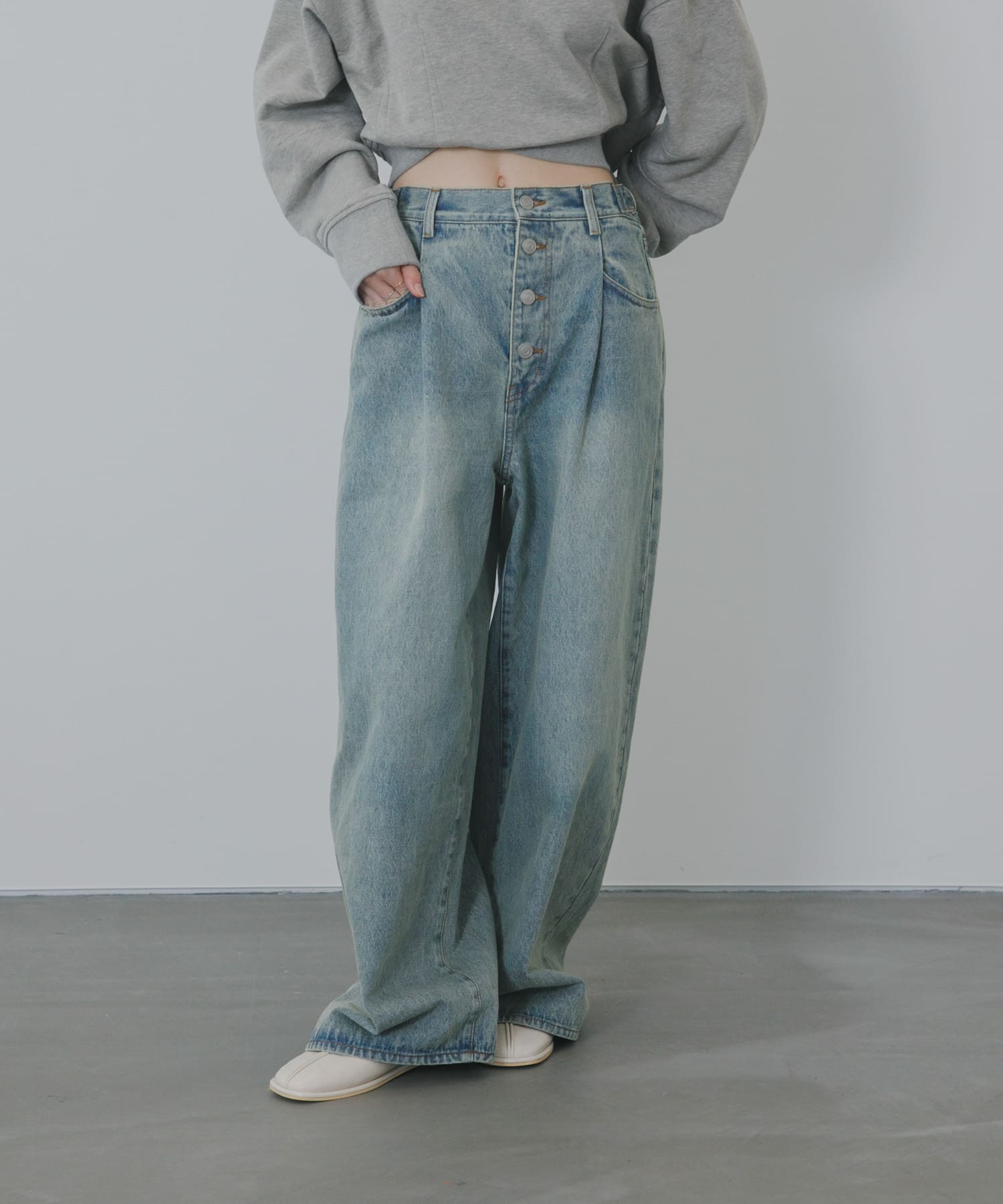 3サイズ展開』タックボタンアップデニム(34 L.BLUE): ボトム｜URBAN