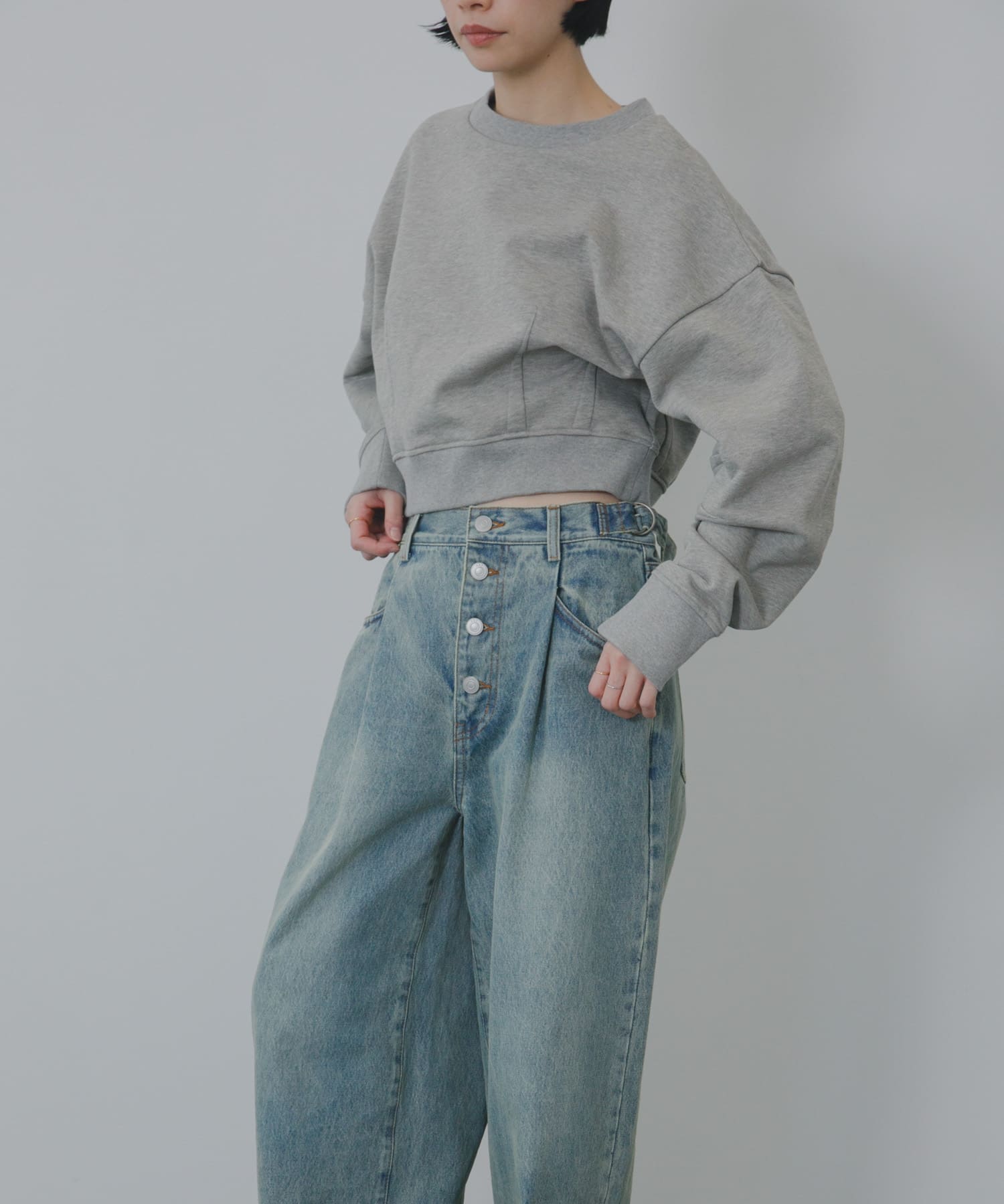 身長 : 162cm サイズ : 36