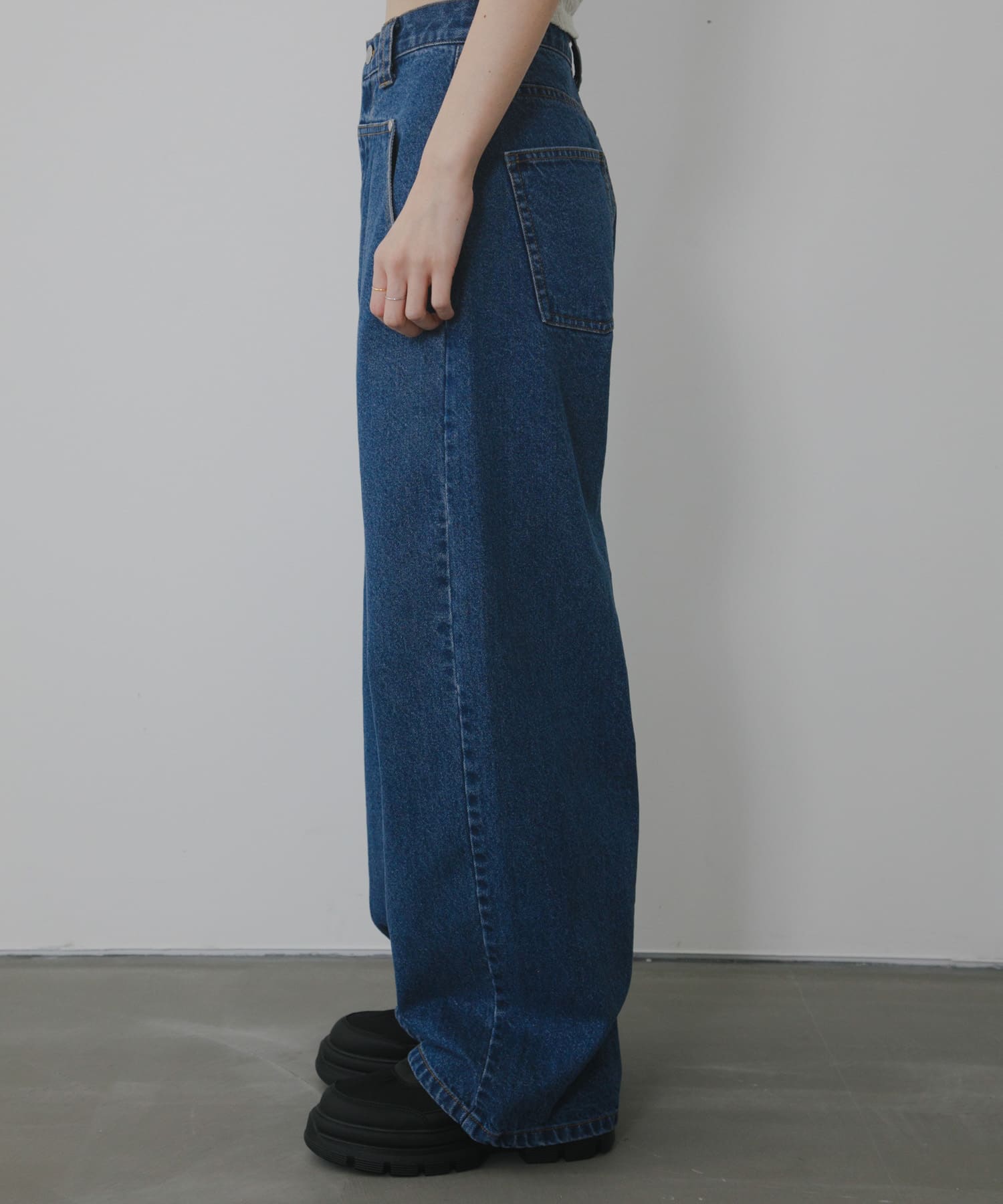 身長 : 162cm サイズ : 36