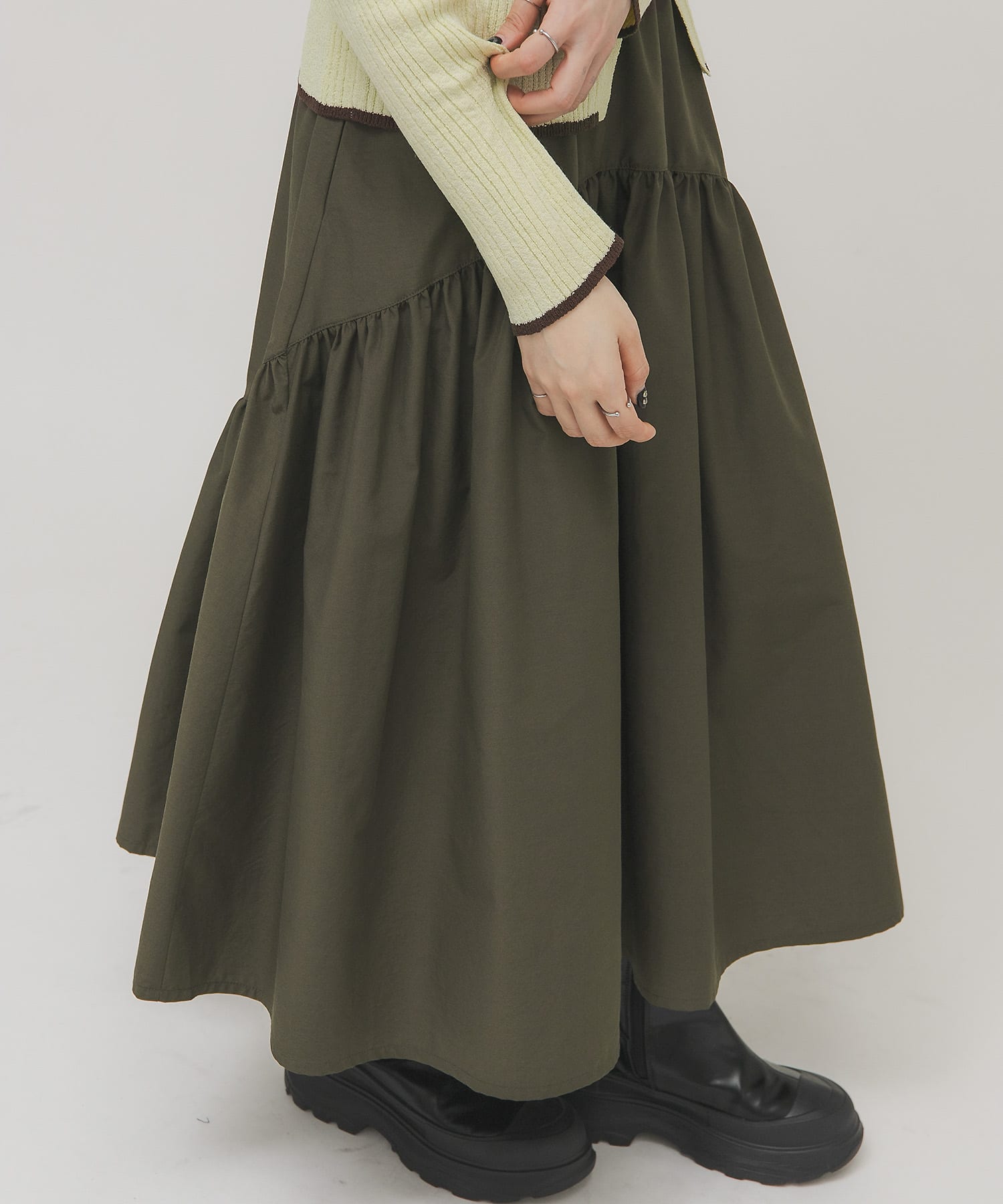 ボリュームミディスカート