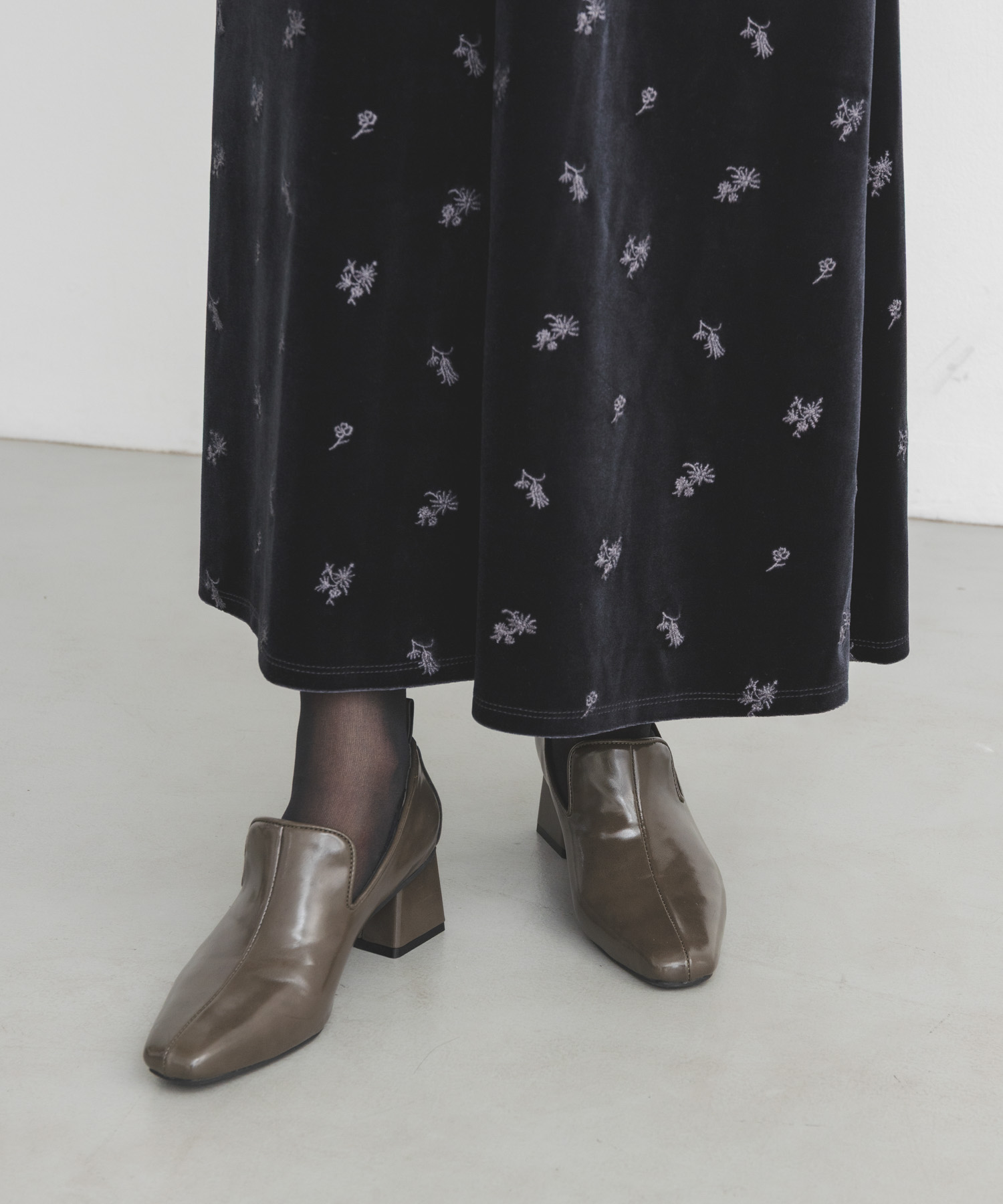 セミスクエアトゥパンプス KHAKI 36