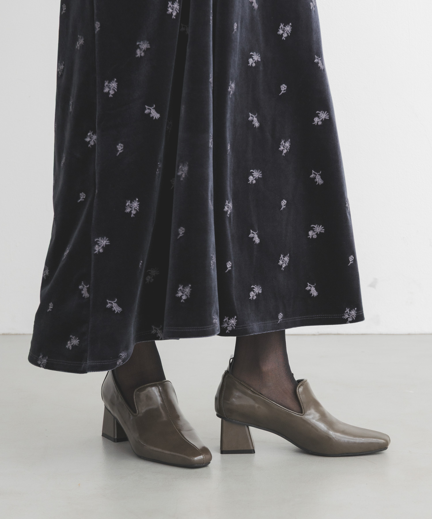 セミスクエアトゥパンプス KHAKI 36