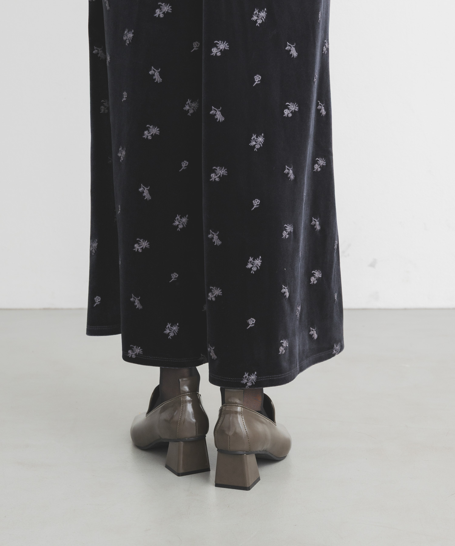 セミスクエアトゥパンプス KHAKI 36