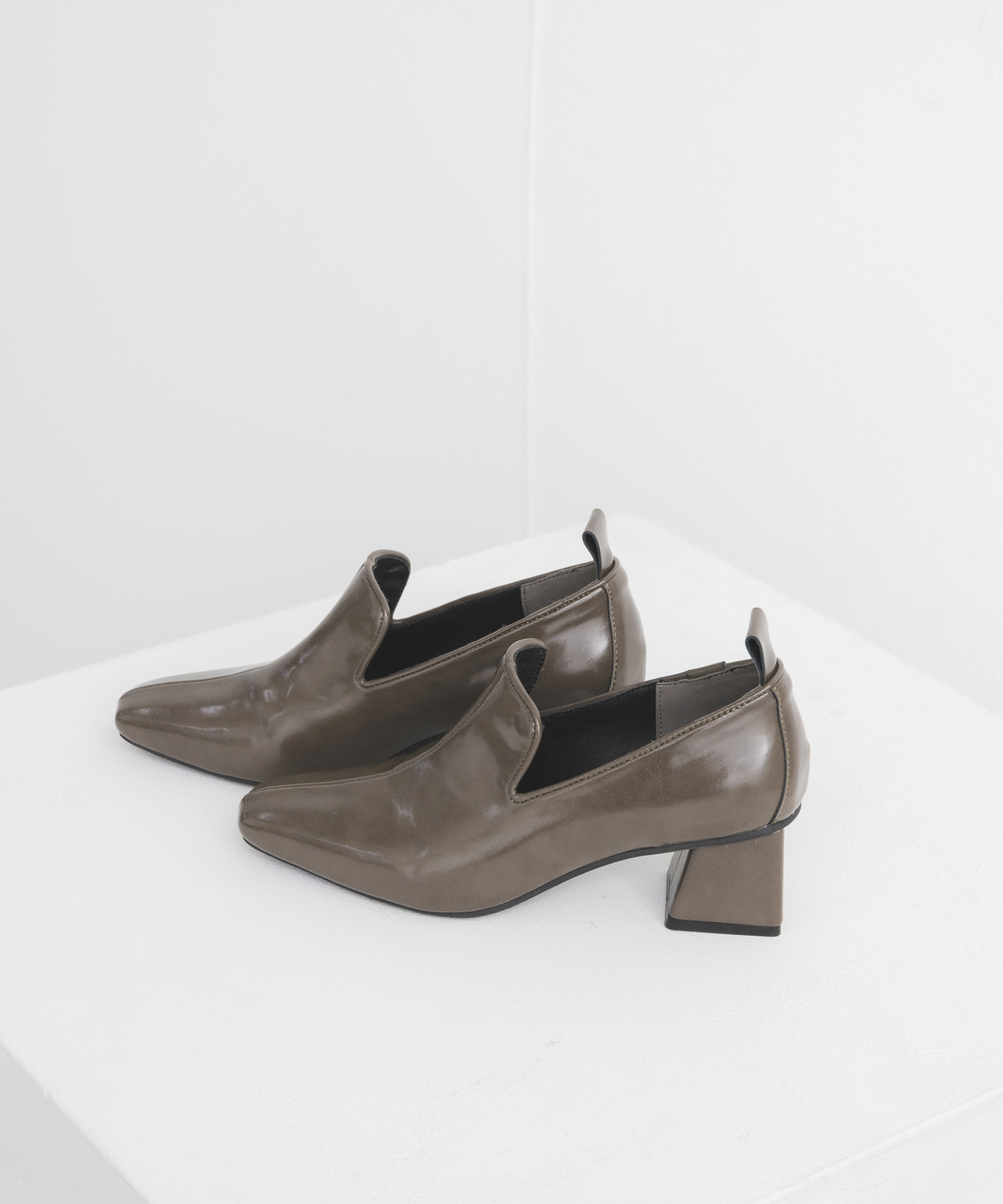 セミスクエアトゥパンプス KHAKI 36