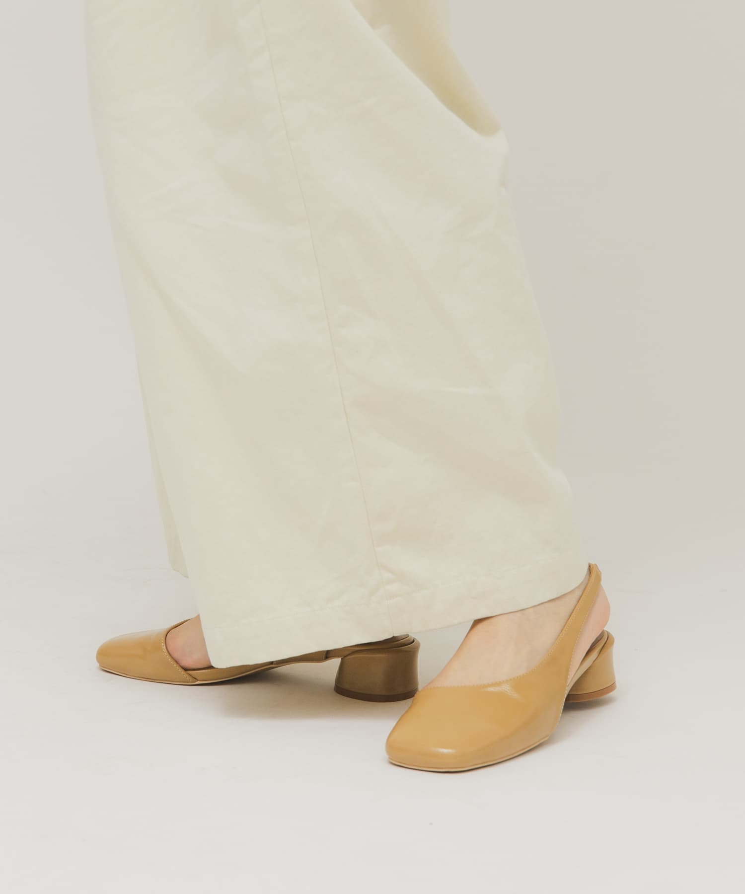 スクエアトゥアシンメトリーパンプス CAMEL 36