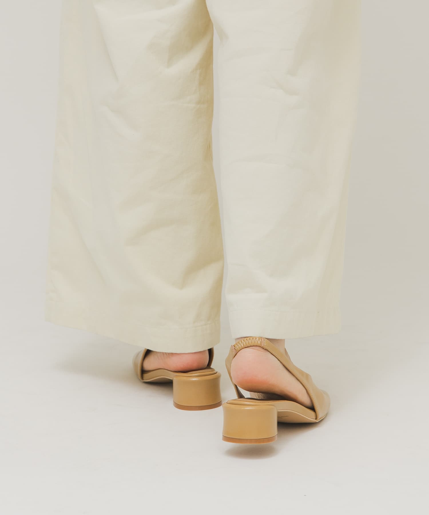 スクエアトゥアシンメトリーパンプス CAMEL 36