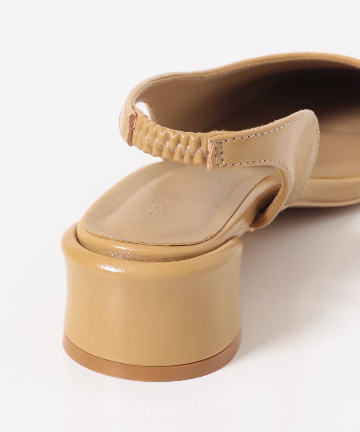 スクエアトゥアシンメトリーパンプス CAMEL 36