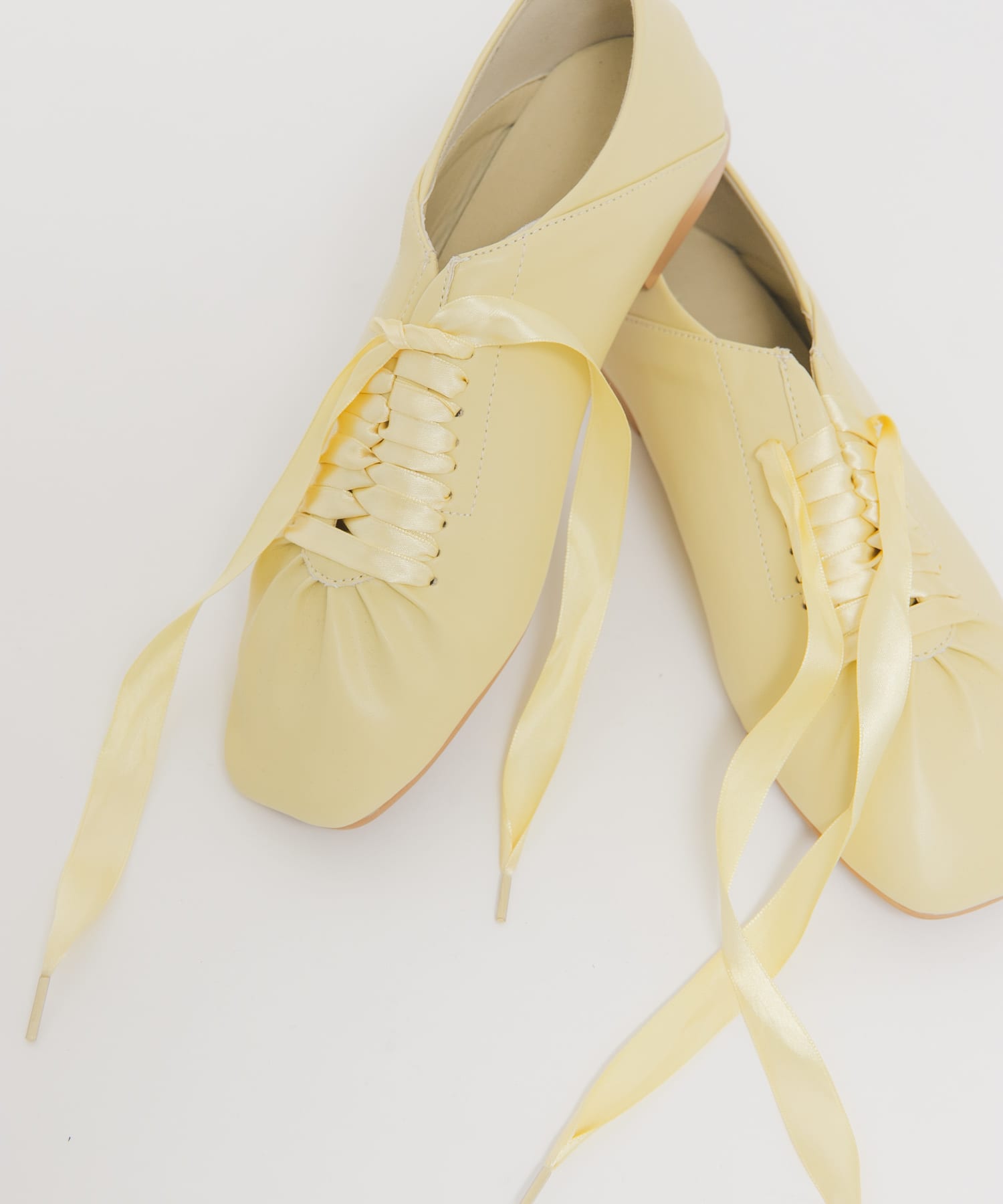 サテンリボンギャザーシューズ