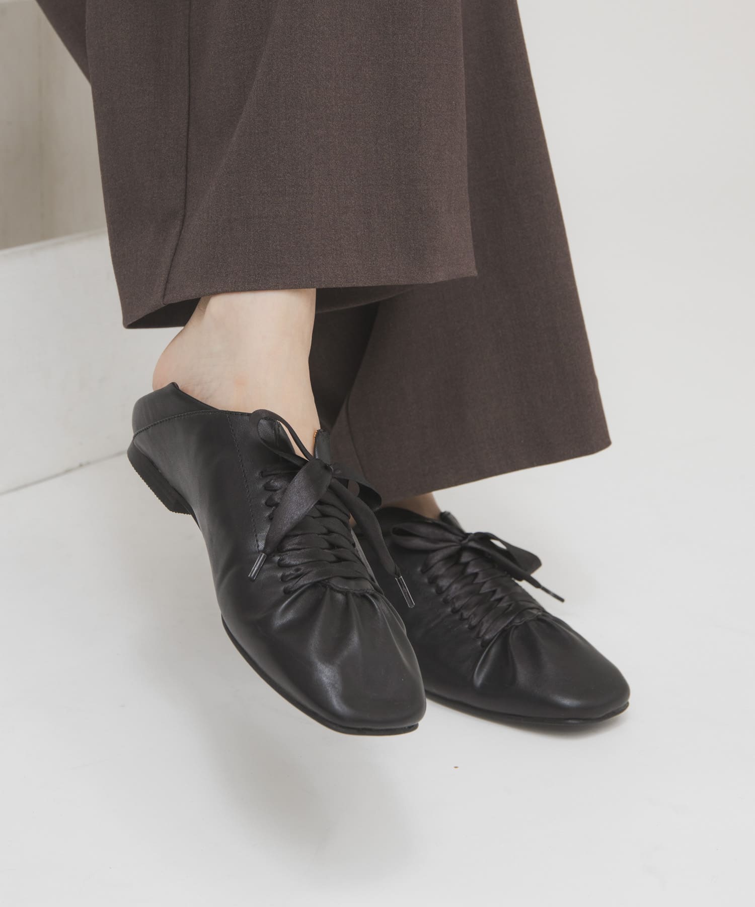 サテンリボンギャザーシューズ