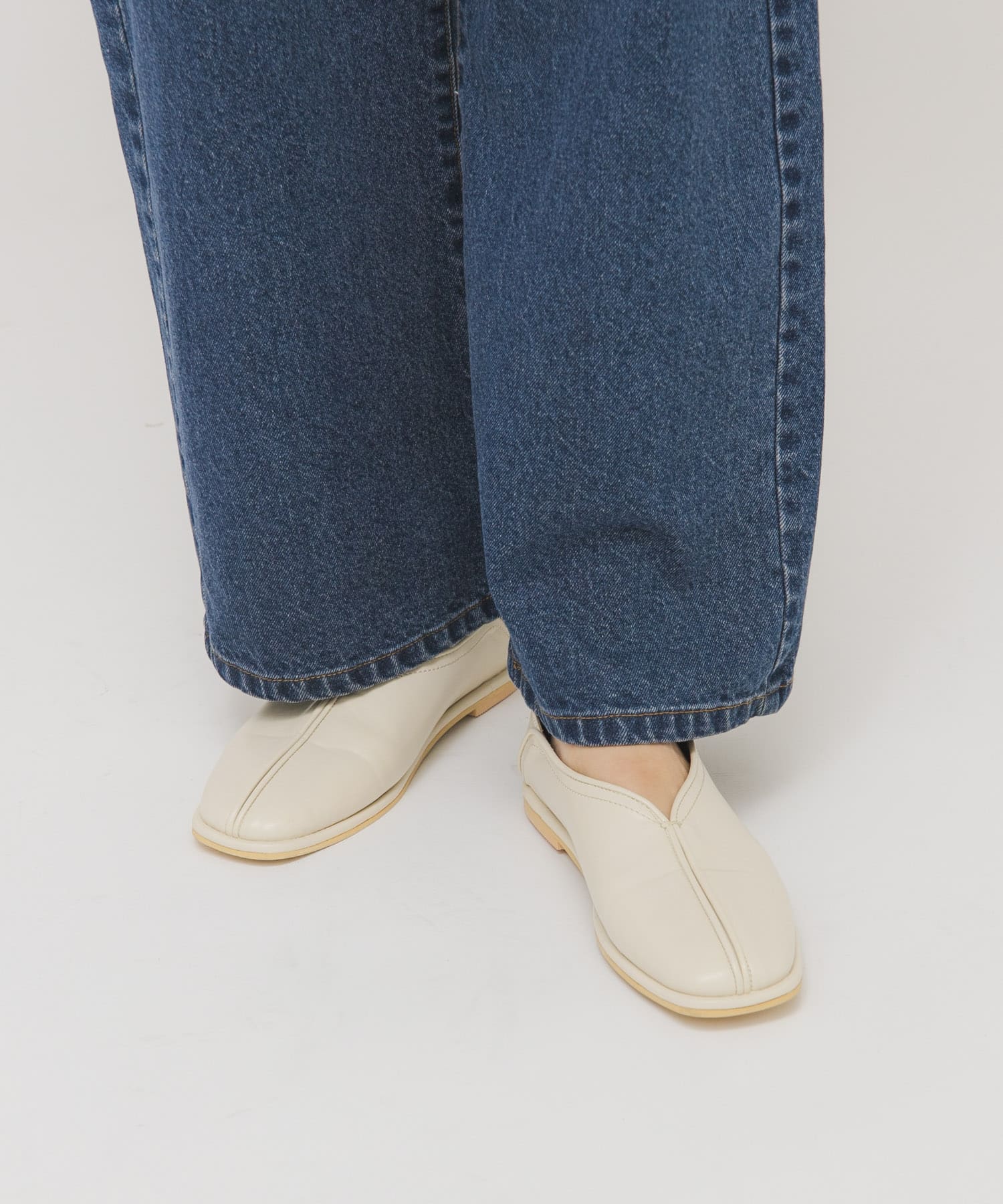 センターシームフラットシューズ IVORY 36