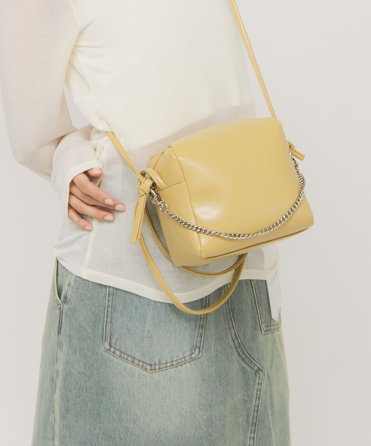 チェーン付きスクエアBAG BEIGE One