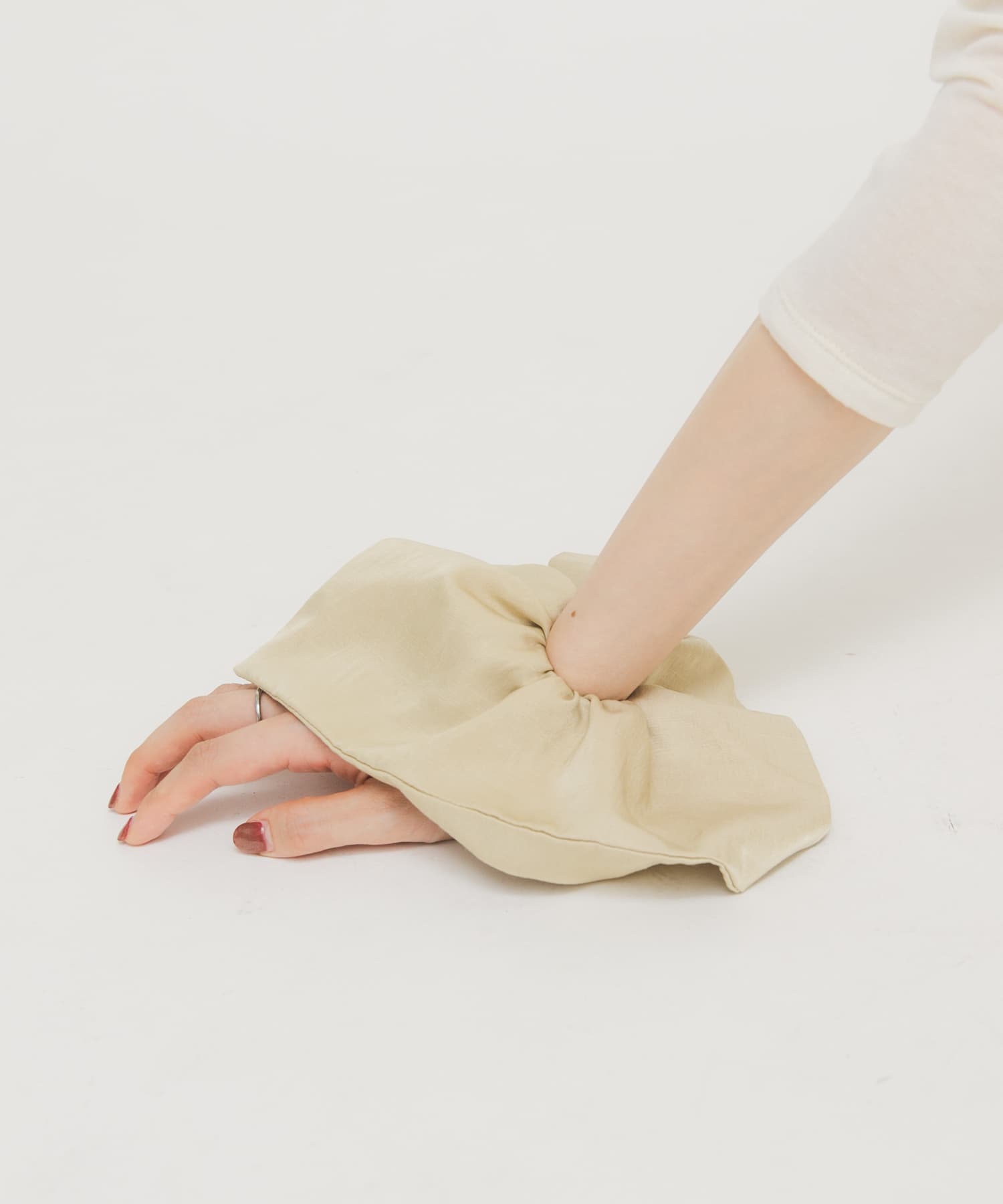 サテンシュシュ(大) BEIGE One