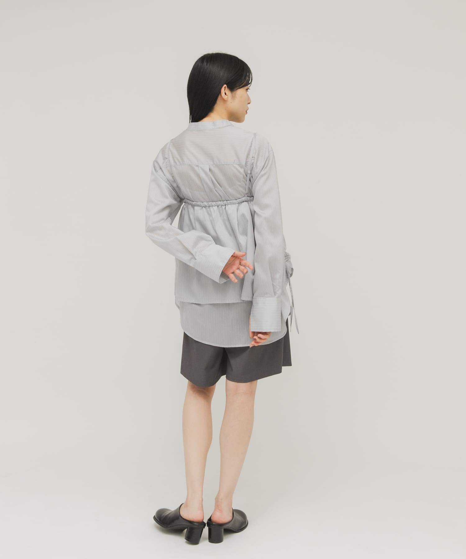 GRAY