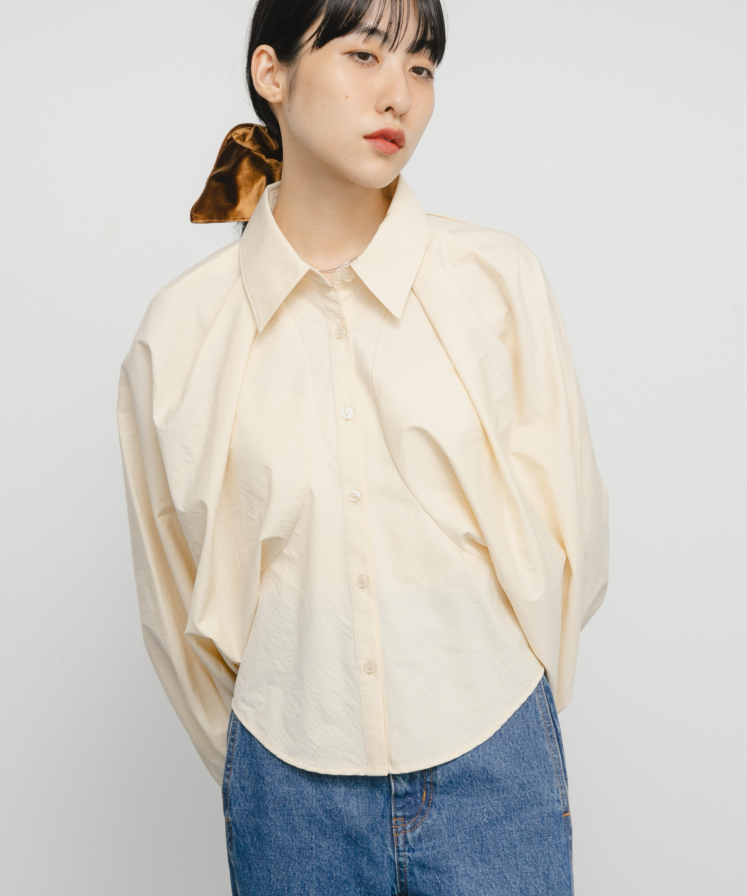 ボリュームスリーブクロップドシャツ L.BEIGE One