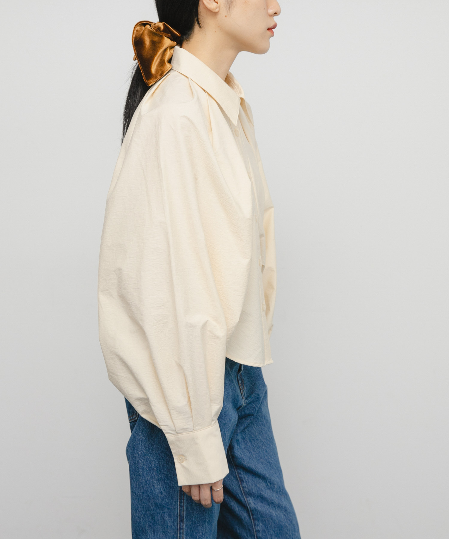 ボリュームスリーブクロップドシャツ L.BEIGE One