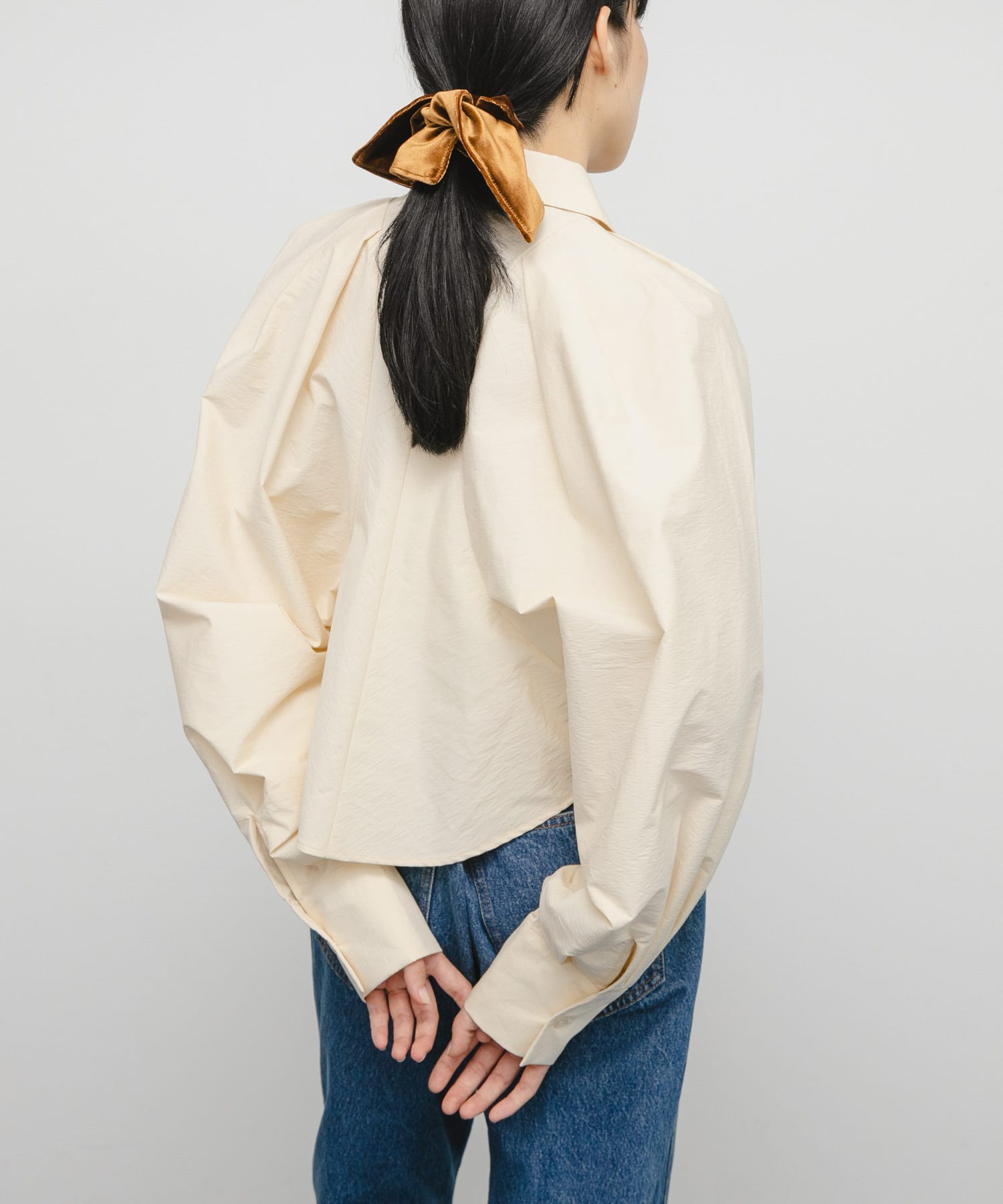 ボリュームスリーブクロップドシャツ L.BEIGE One