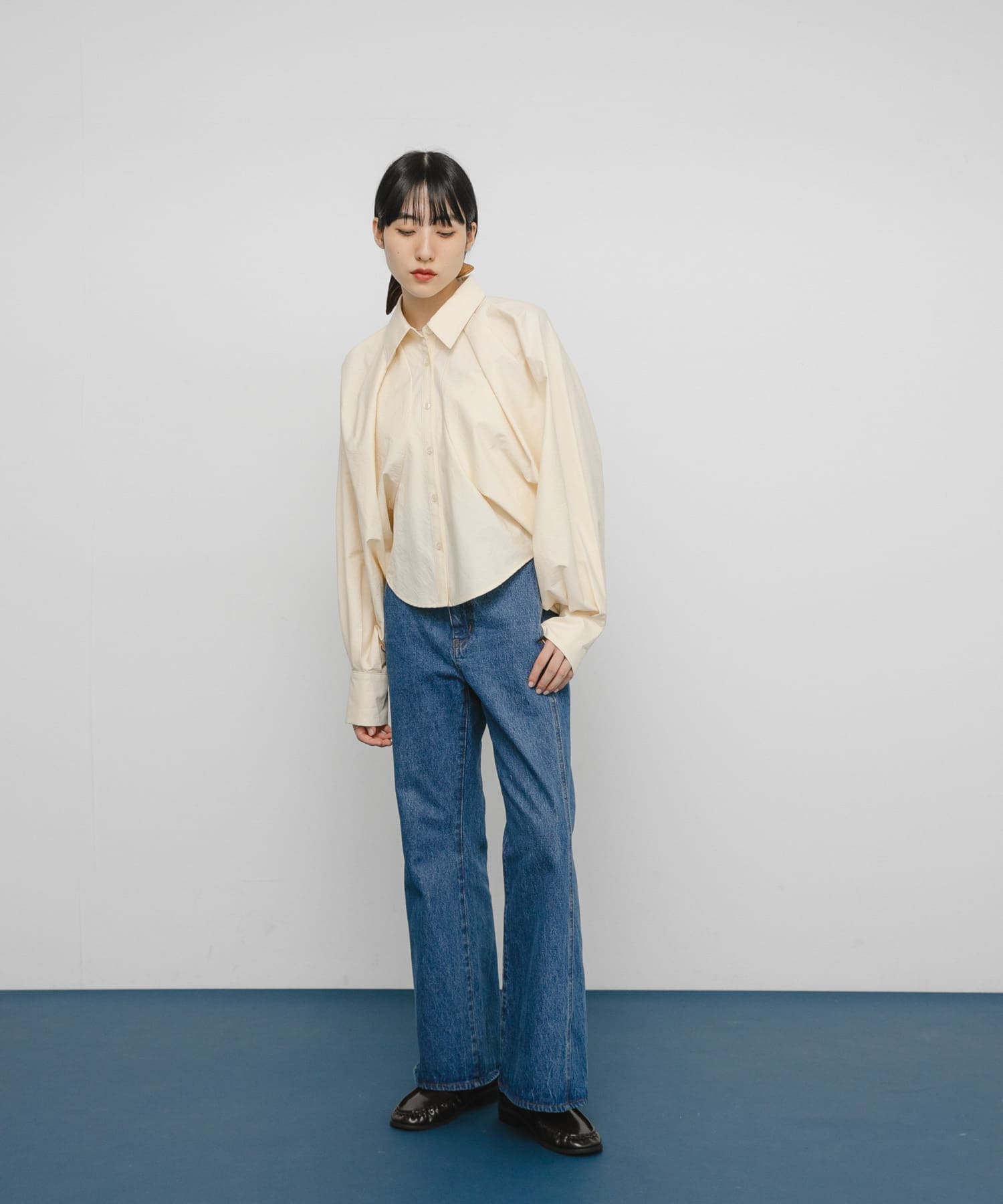 ボリュームスリーブクロップドシャツ L.BEIGE One