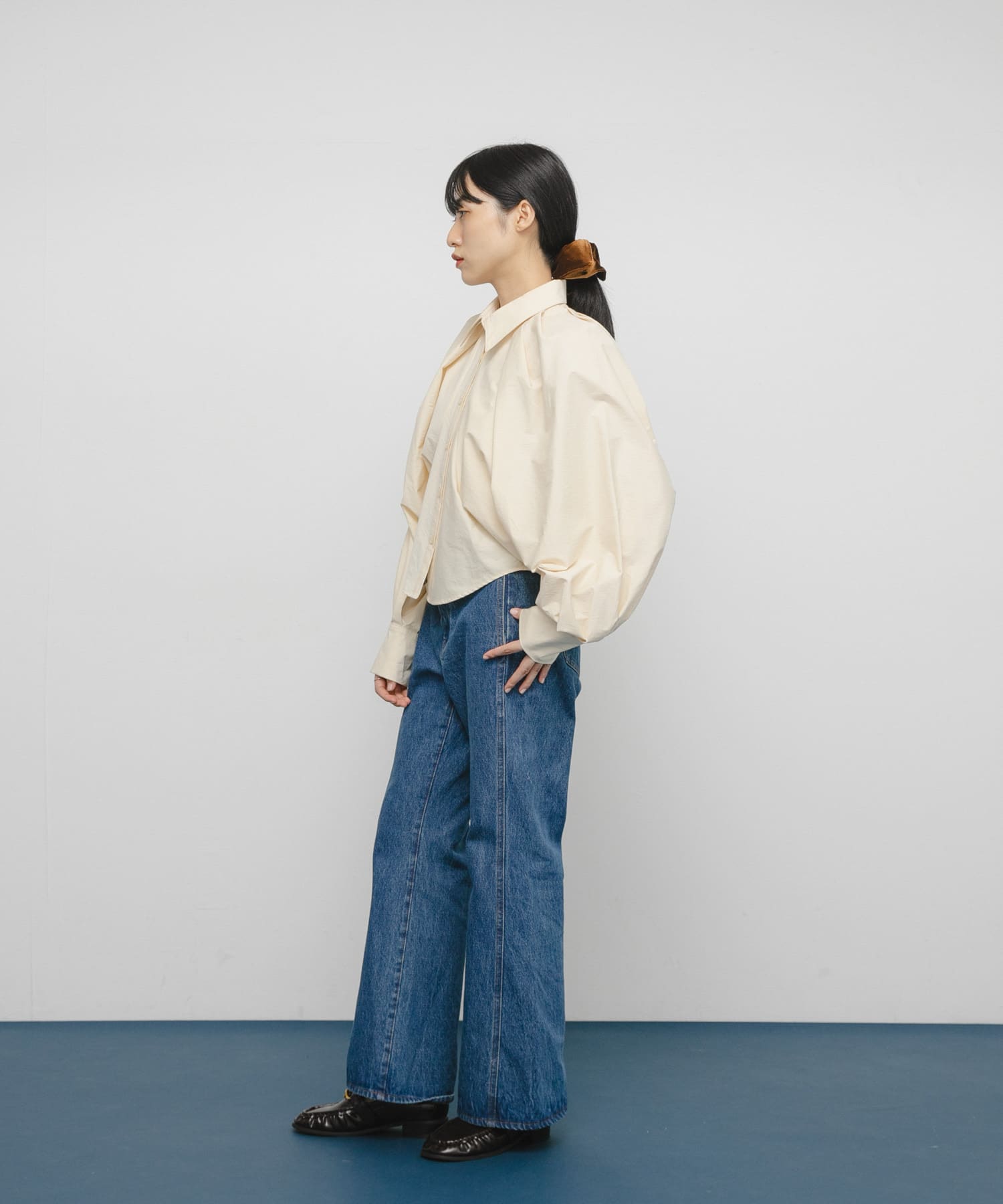 ボリュームスリーブクロップドシャツ L.BEIGE One