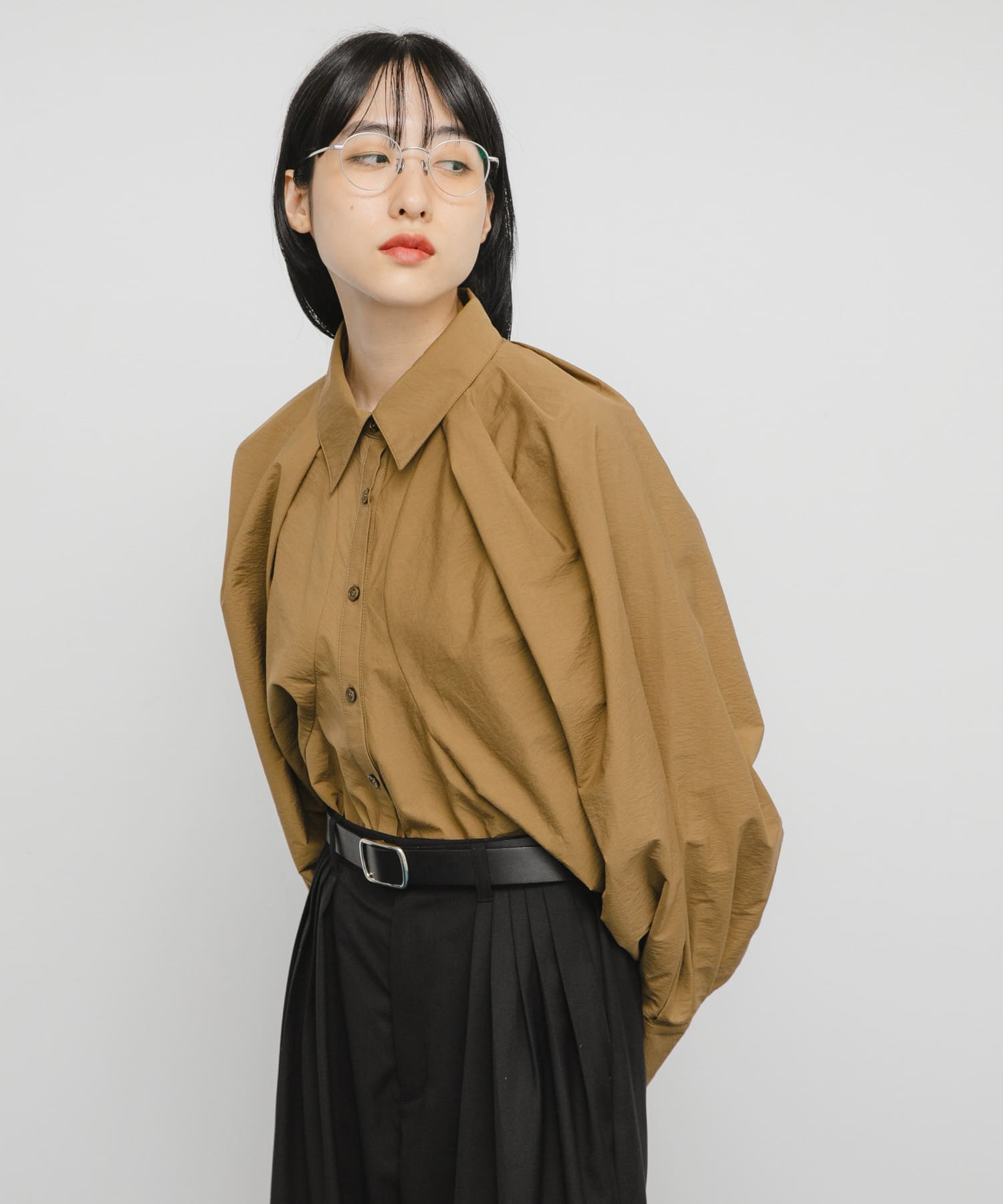 ボリュームスリーブクロップドシャツ OLIVEBROWN One