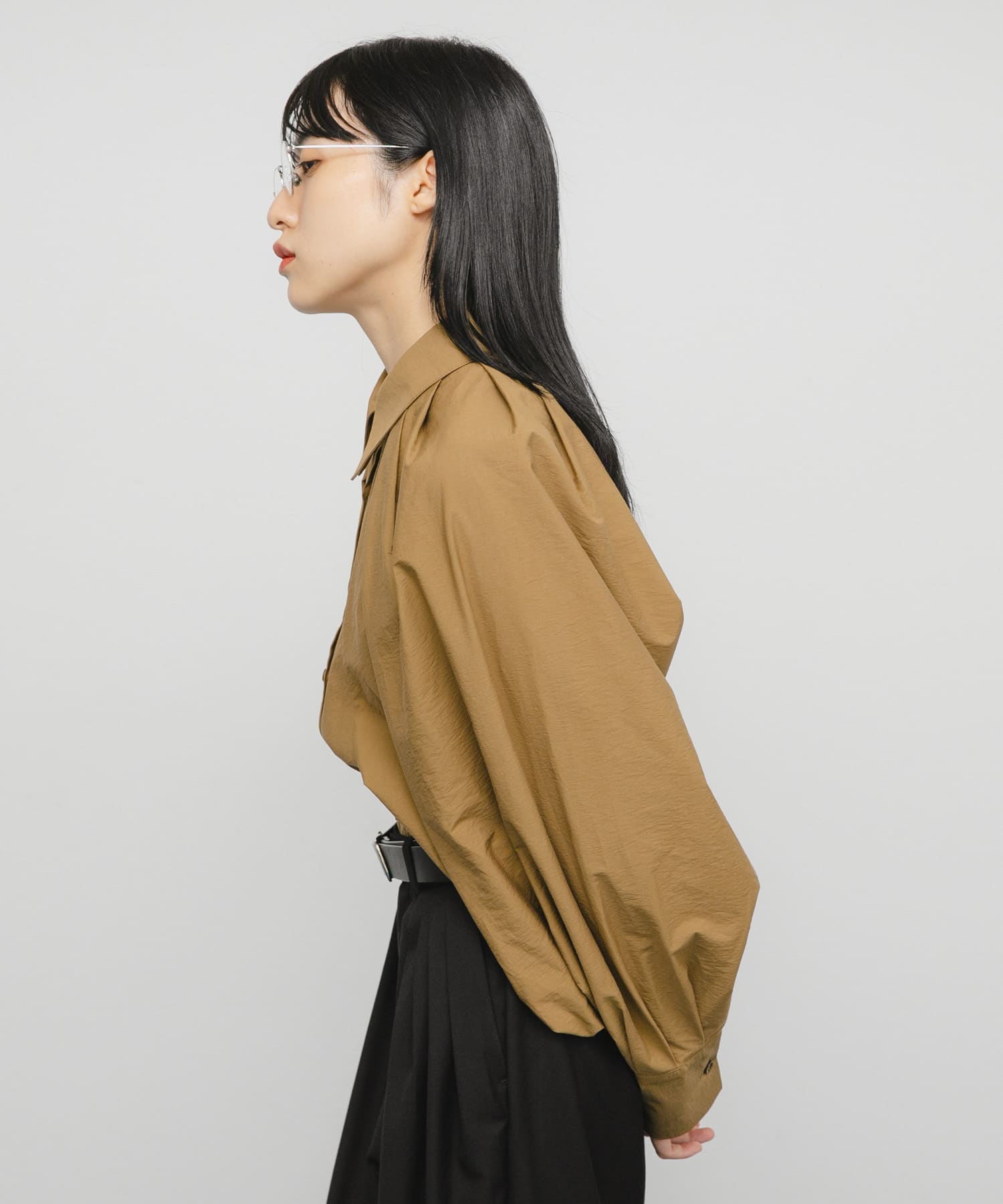ボリュームスリーブクロップドシャツ OLIVEBROWN One