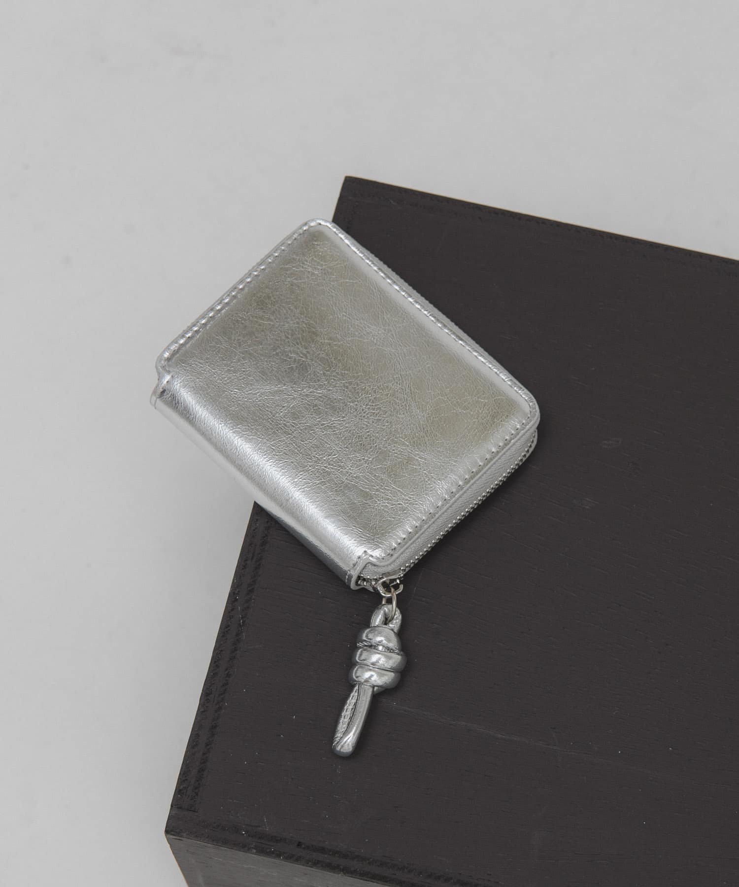 カラビナ付きスリムウォレット SILVER One