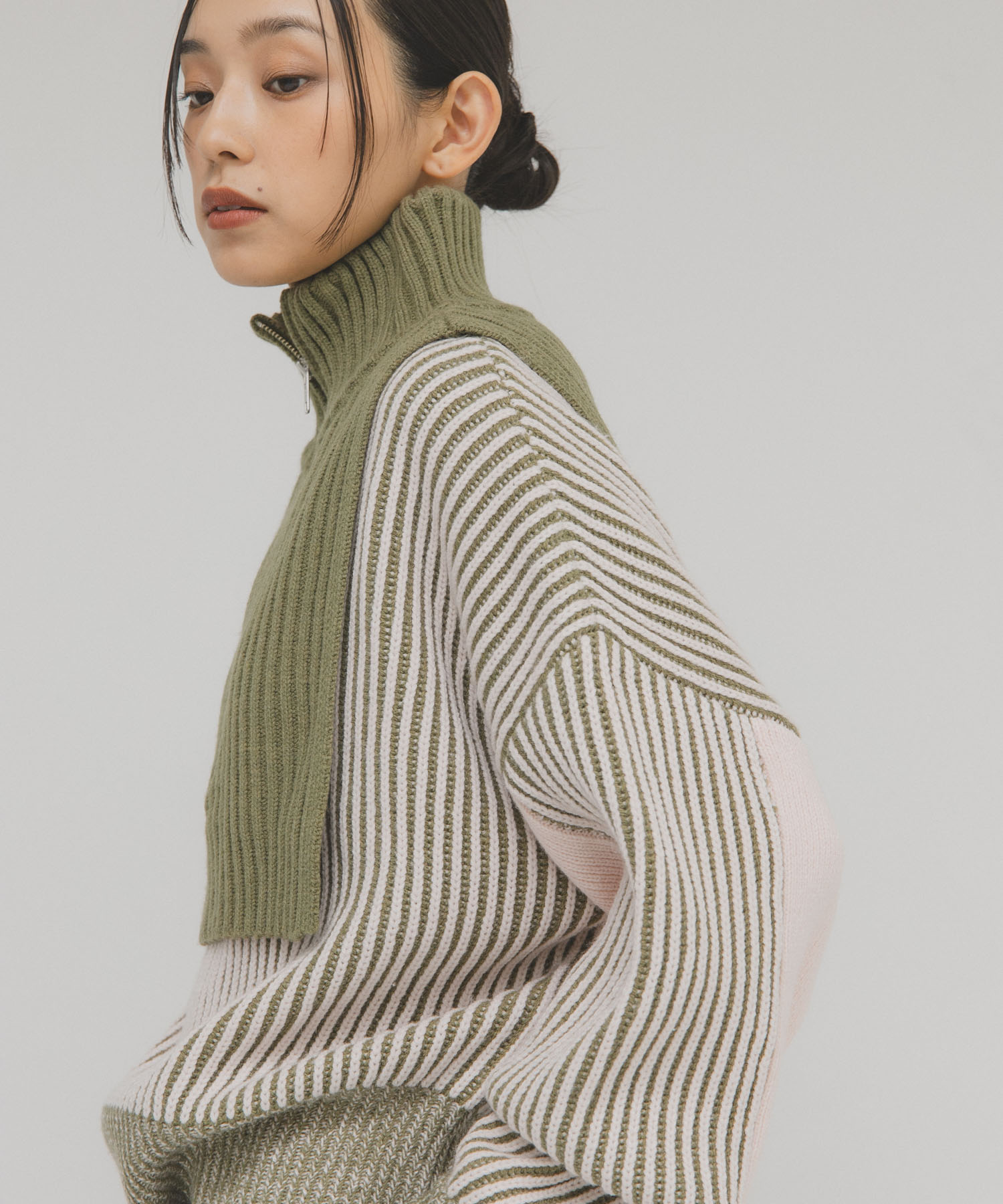 レイヤードハーフZIPニット