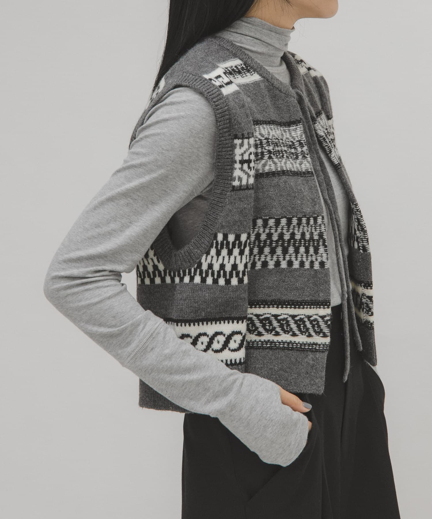 GRAY