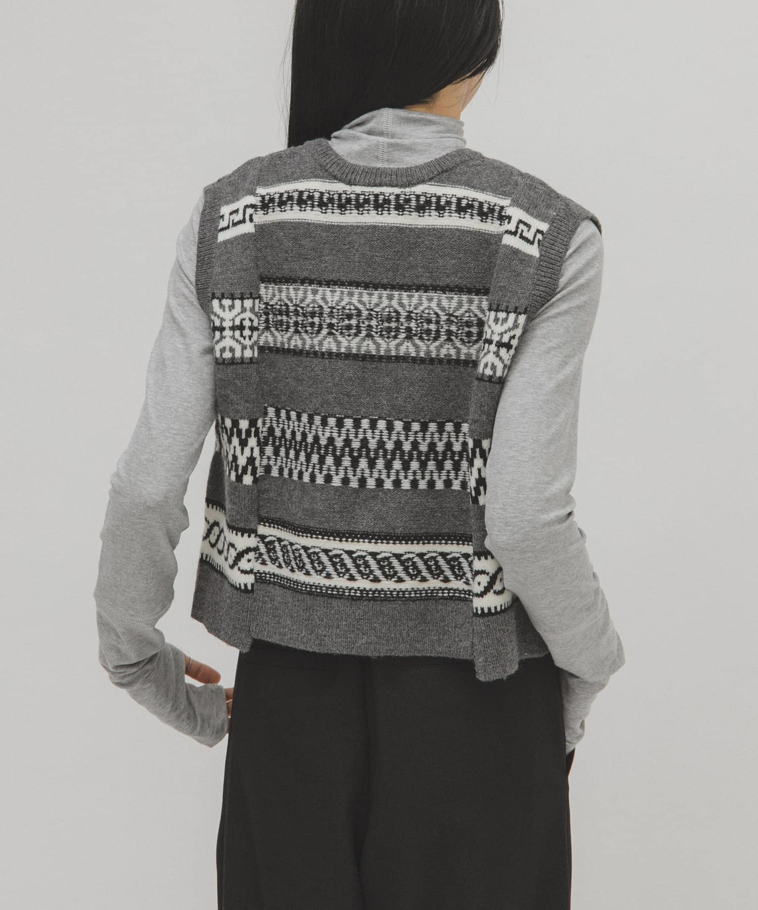 GRAY